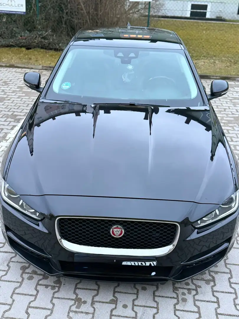 Jaguar XE 2.0d Prestige 180cv auto - 1