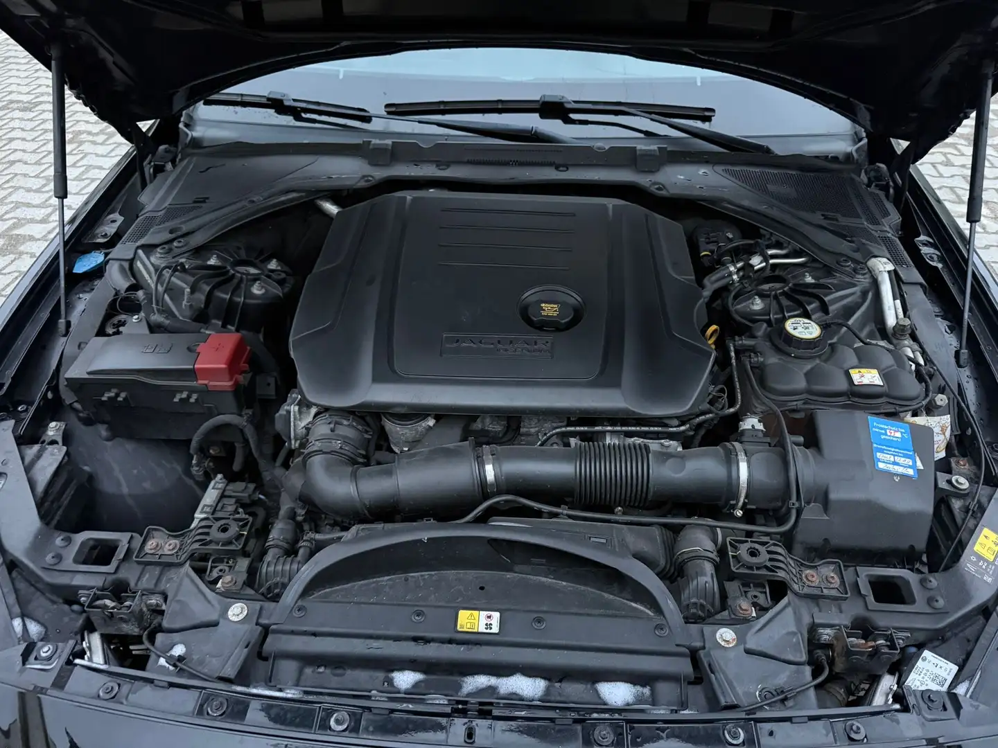 Jaguar XE 2.0d Prestige 180cv auto - 2