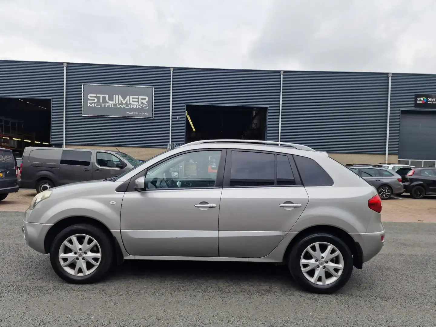 Renault Koleos 2.5 Dynamique Pack PSENSOR CRUISE TREKHAAK 2 X SLE Grijs - 2