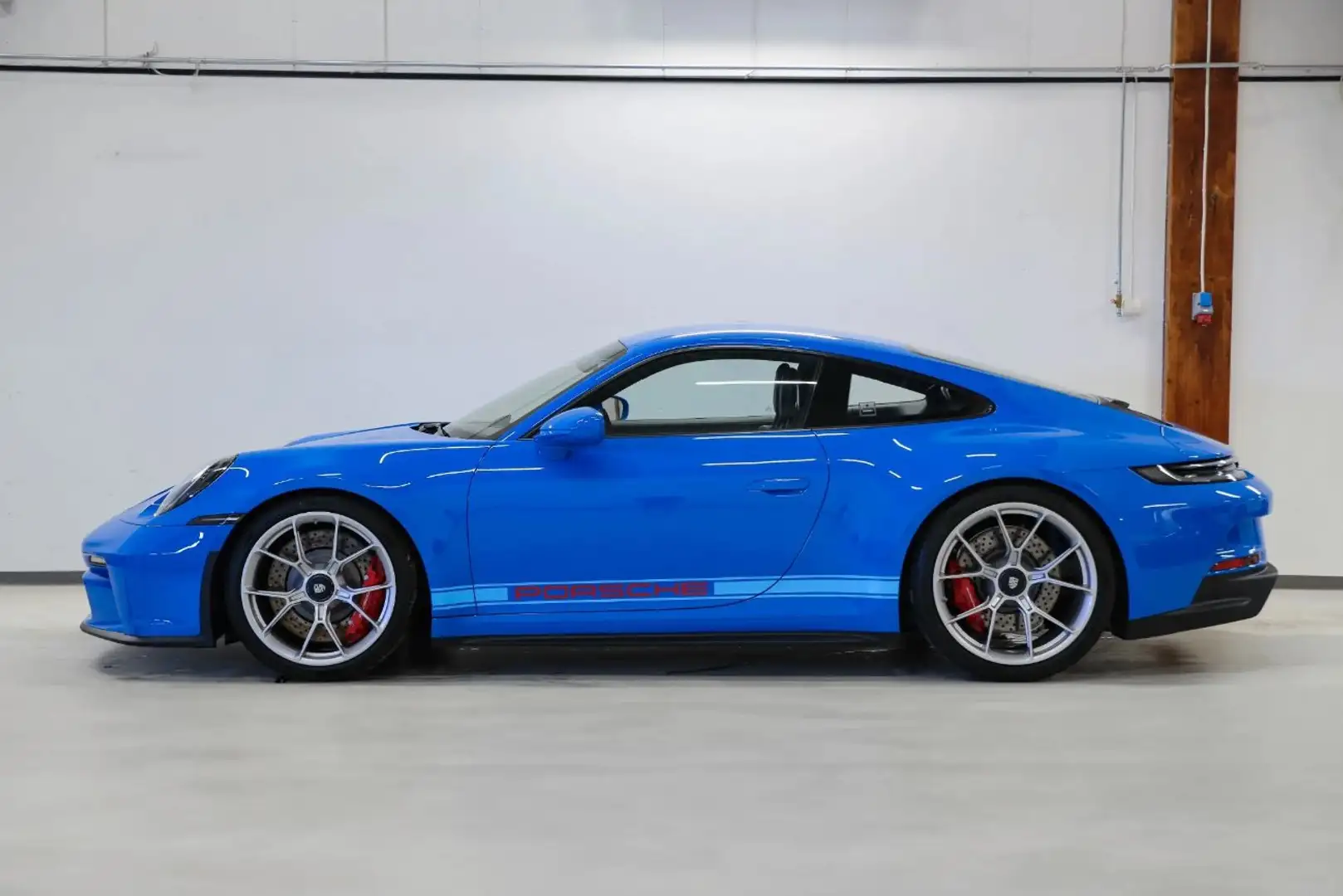 Porsche 911 type 992 4.0 GT3 Touring 510 ch - Lift Bleu - 2