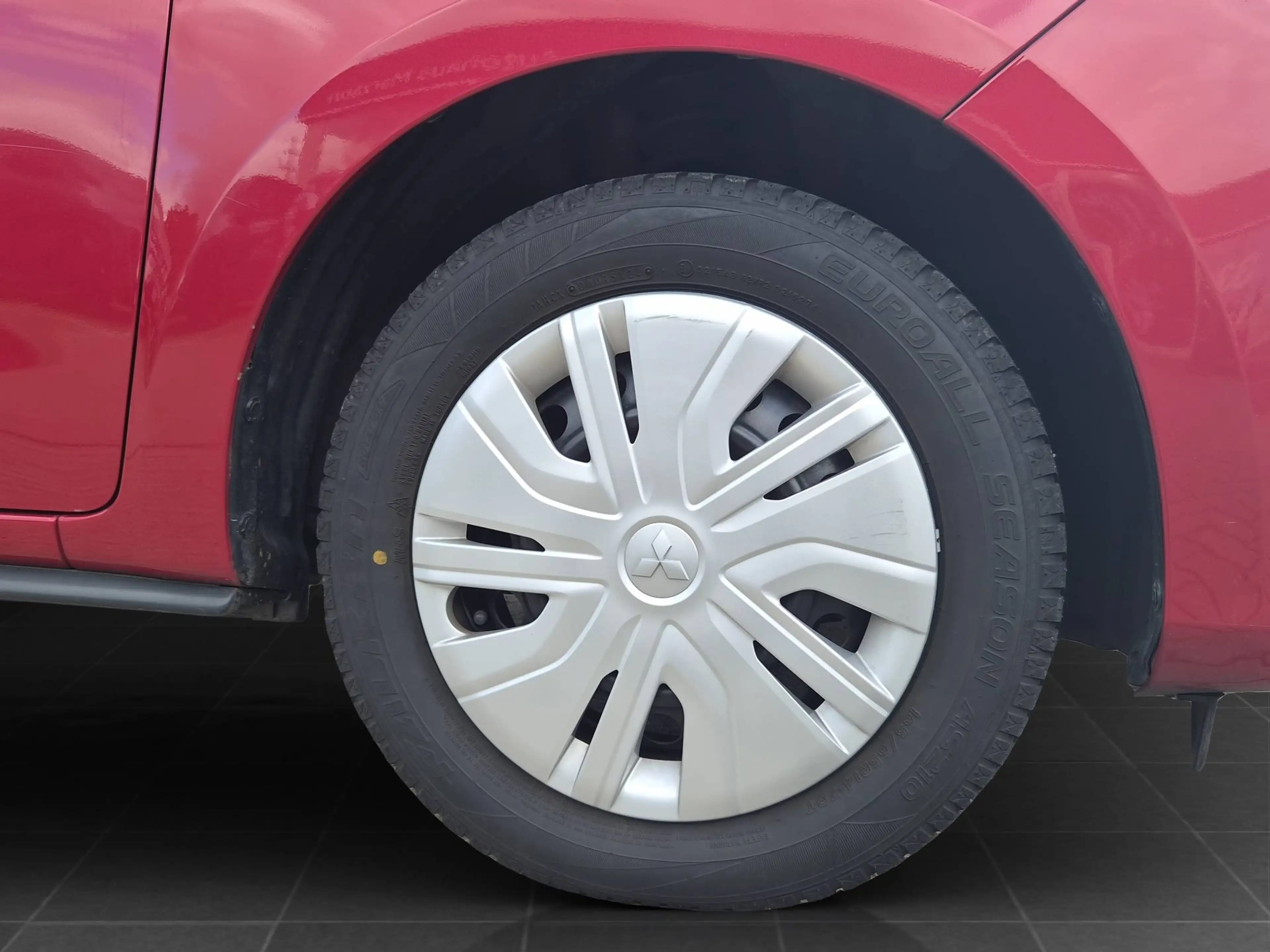 Mitsubishi Space Star Select — photo 9