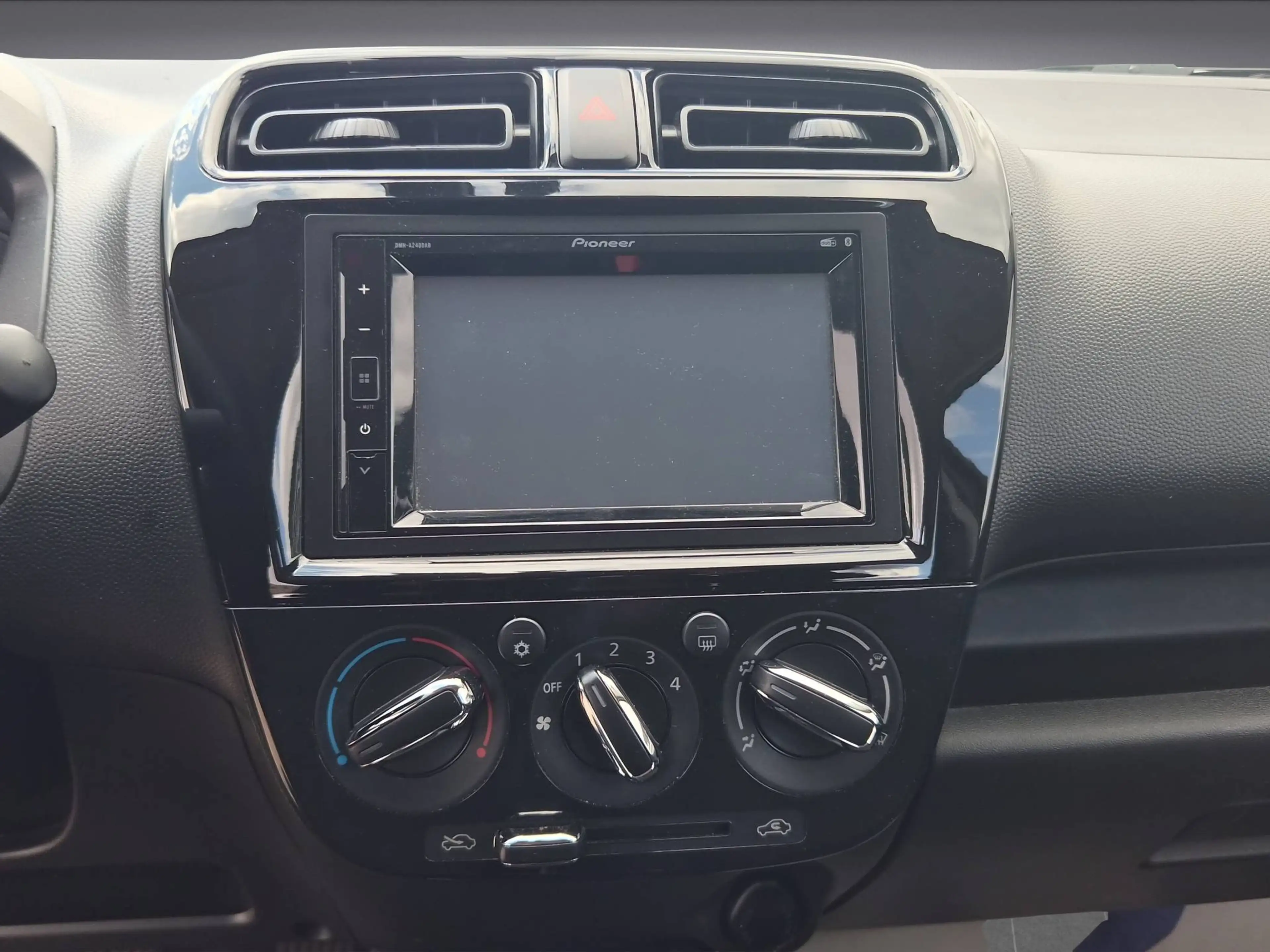 Mitsubishi Space Star Select — photo 14