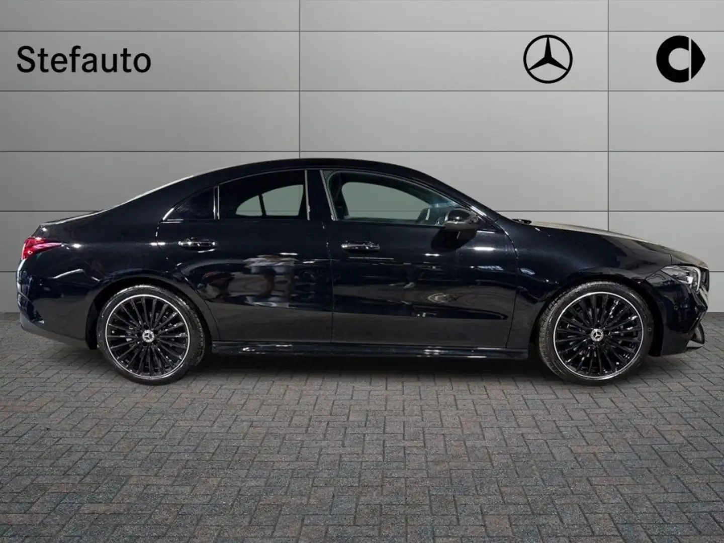 Mercedes-Benz CLA 180 d Automatic AMG Line Advanced Plus Schwarz - 2