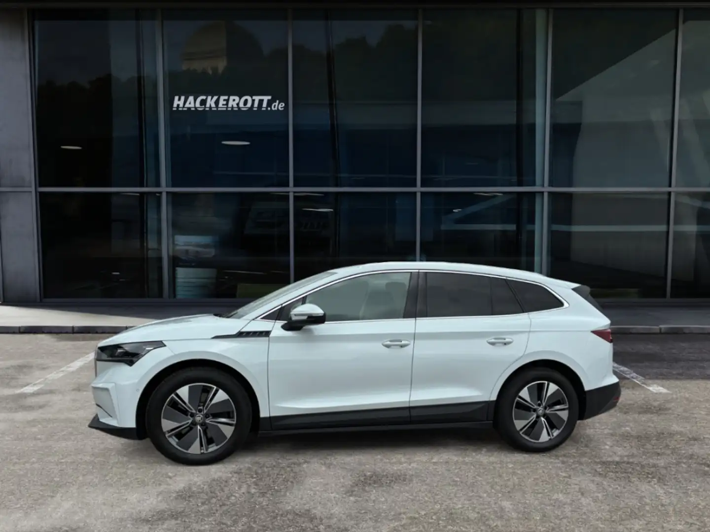 Skoda Enyaq Loft 80 82 kWh PDC AHK ACC Navi Rückfahrk. *Batter Weiß - 2