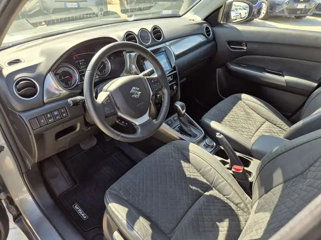 Suzuki Vitara view 6