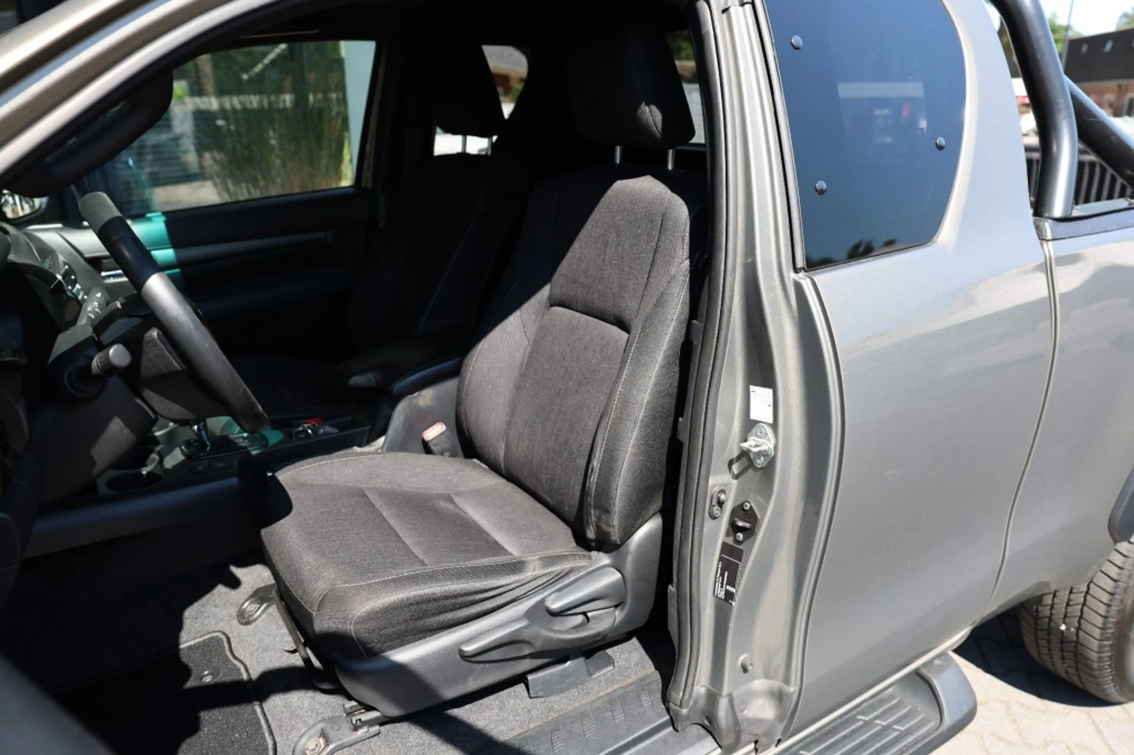 Toyota Hilux 2.8 D-4D X-TRA CAB INVINCIBLE A/T 4WD VAN — photo 7