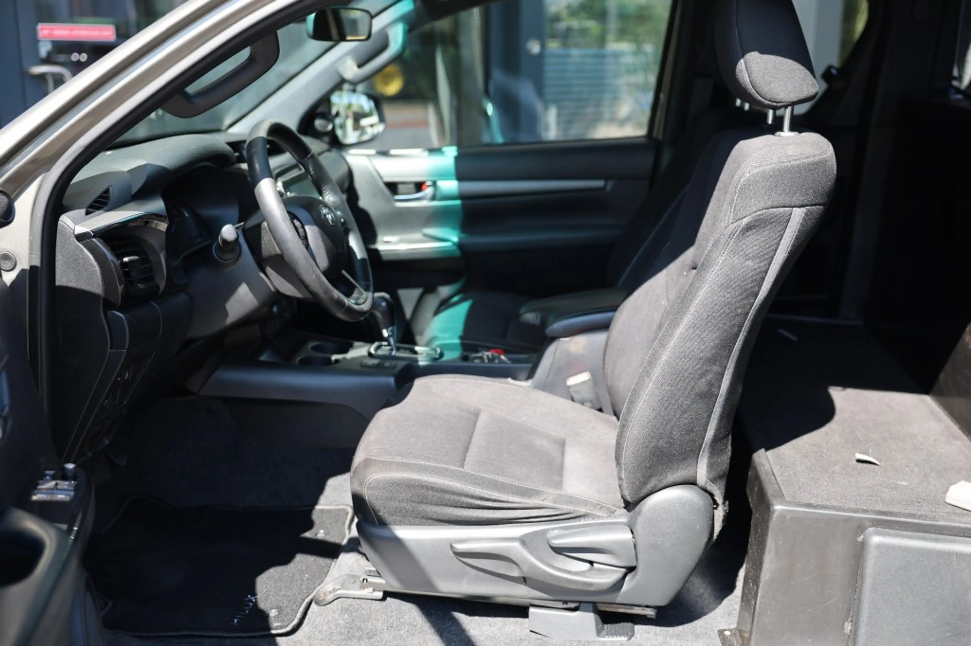 Toyota Hilux 2.8 D-4D X-TRA CAB INVINCIBLE A/T 4WD VAN — photo 9