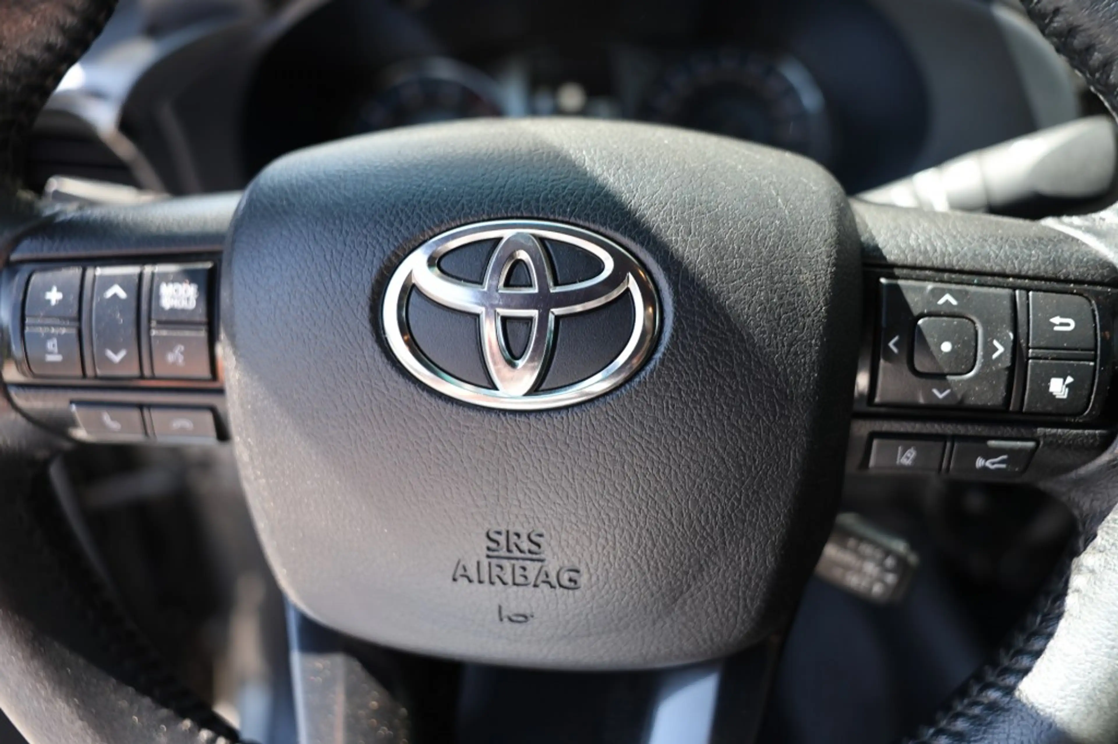 Toyota Hilux 2.8 D-4D X-TRA CAB INVINCIBLE A/T 4WD VAN — photo 19