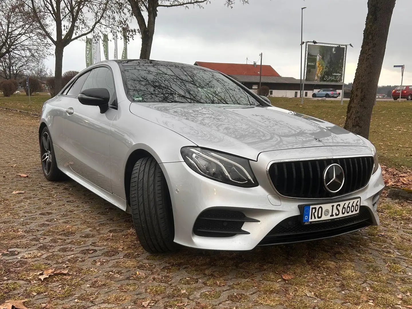 Mercedes-Benz E 200 E 200 Coupe 9G-TRONICAMG Line Silber - 2