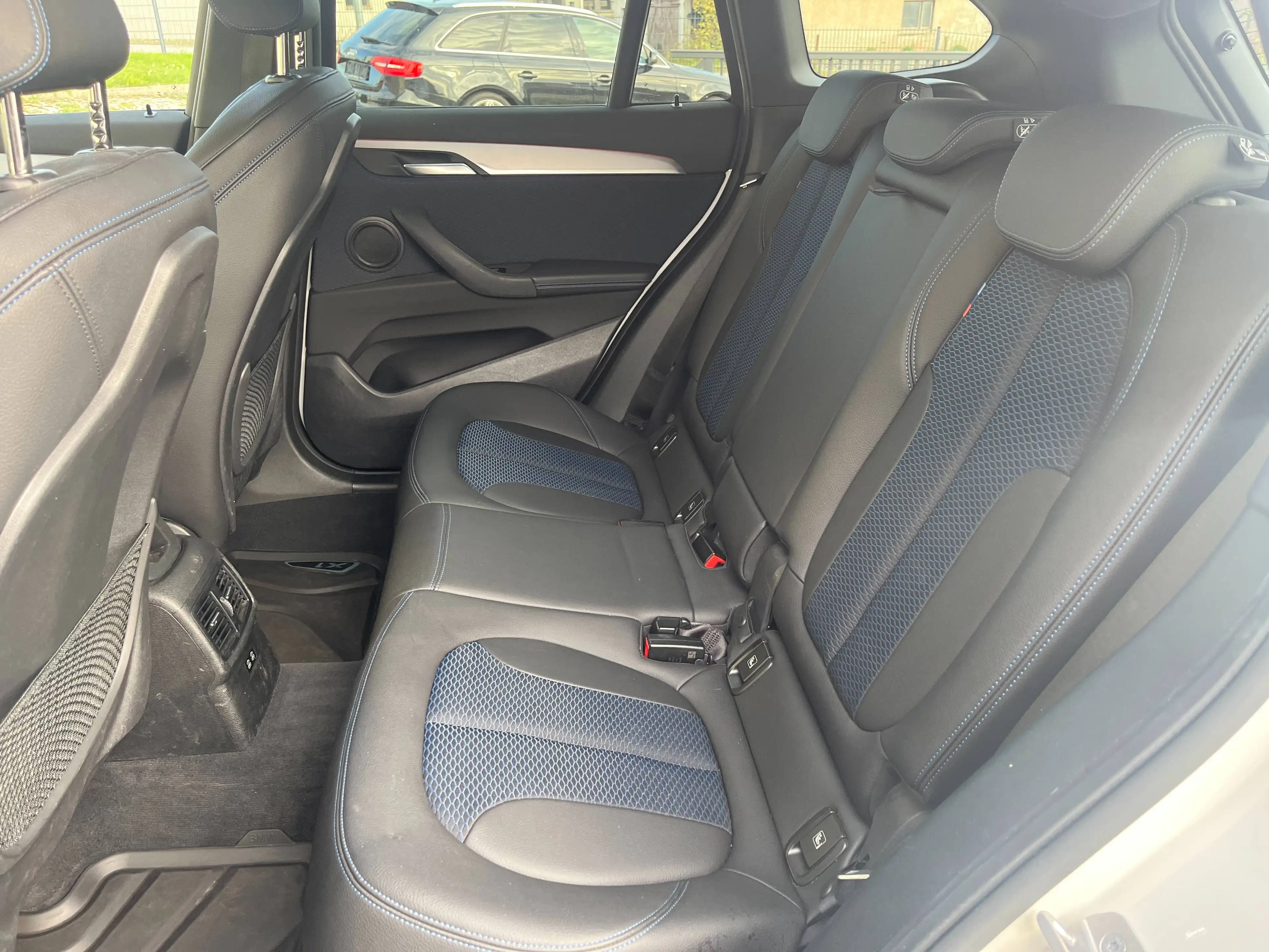 BMW X1 xDrive 18 d M Sport — photo 12
