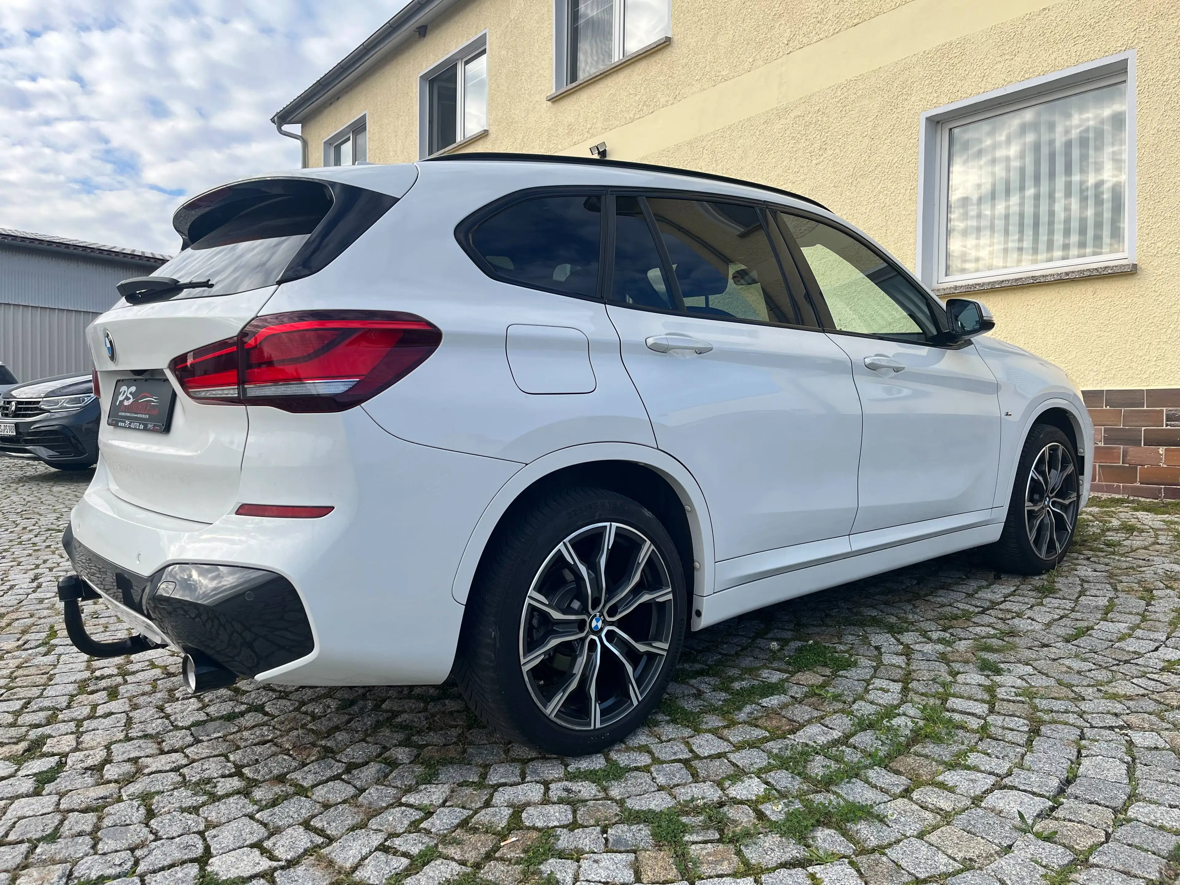 BMW X1 xDrive 18 d M Sport — photo 6