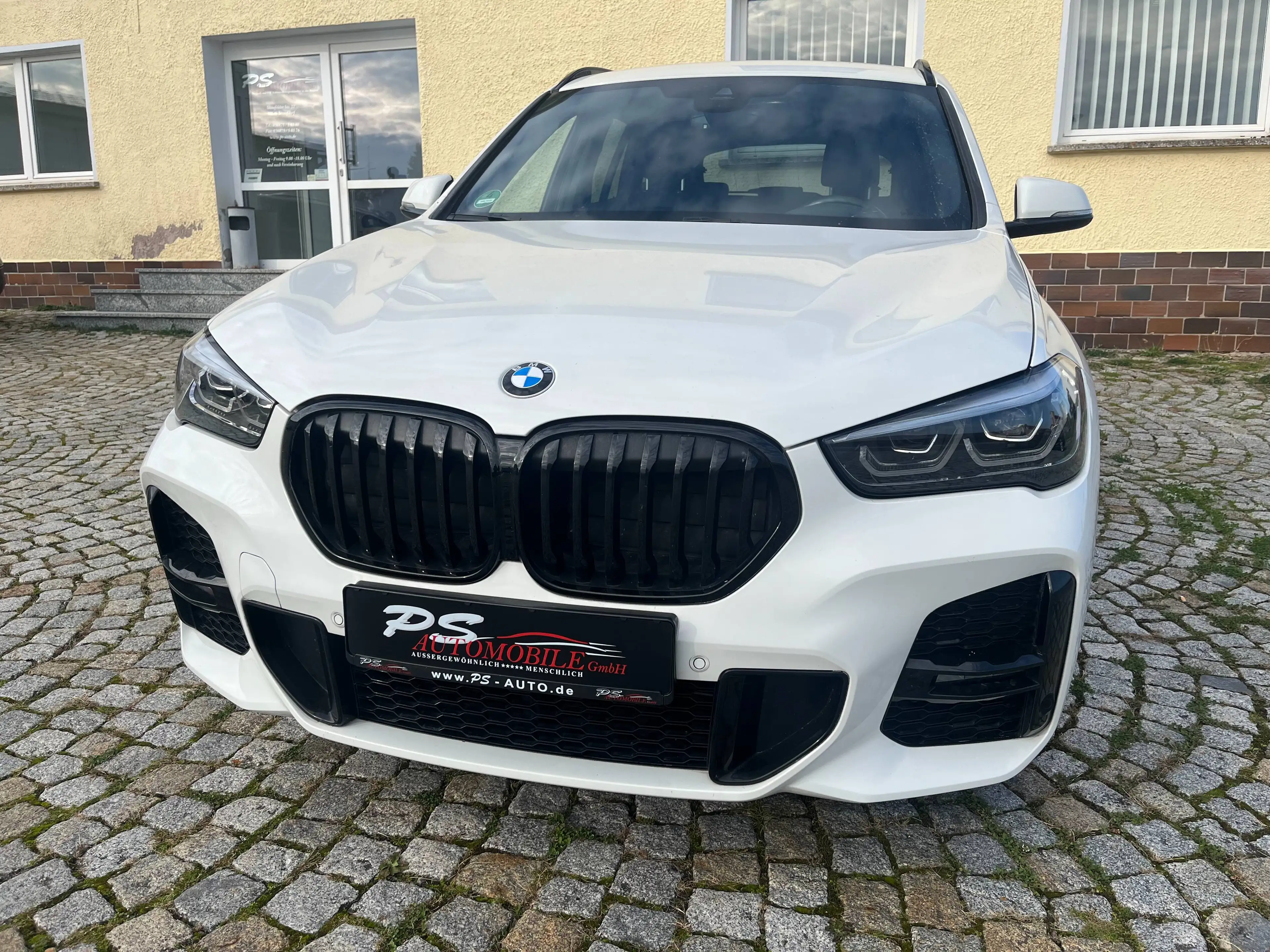 BMW X1 xDrive 18 d M Sport — photo 2