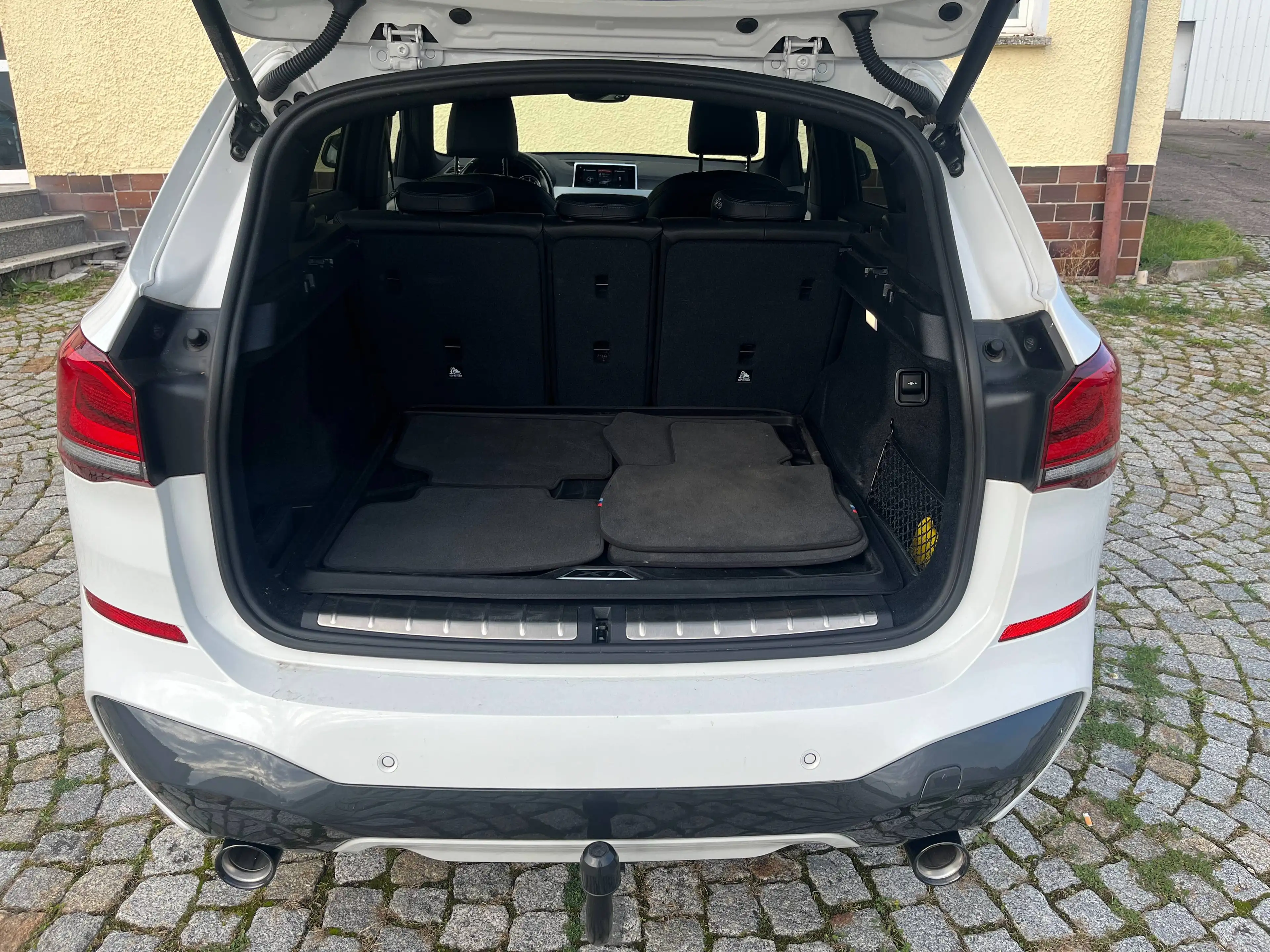 BMW X1 xDrive 18 d M Sport — photo 29