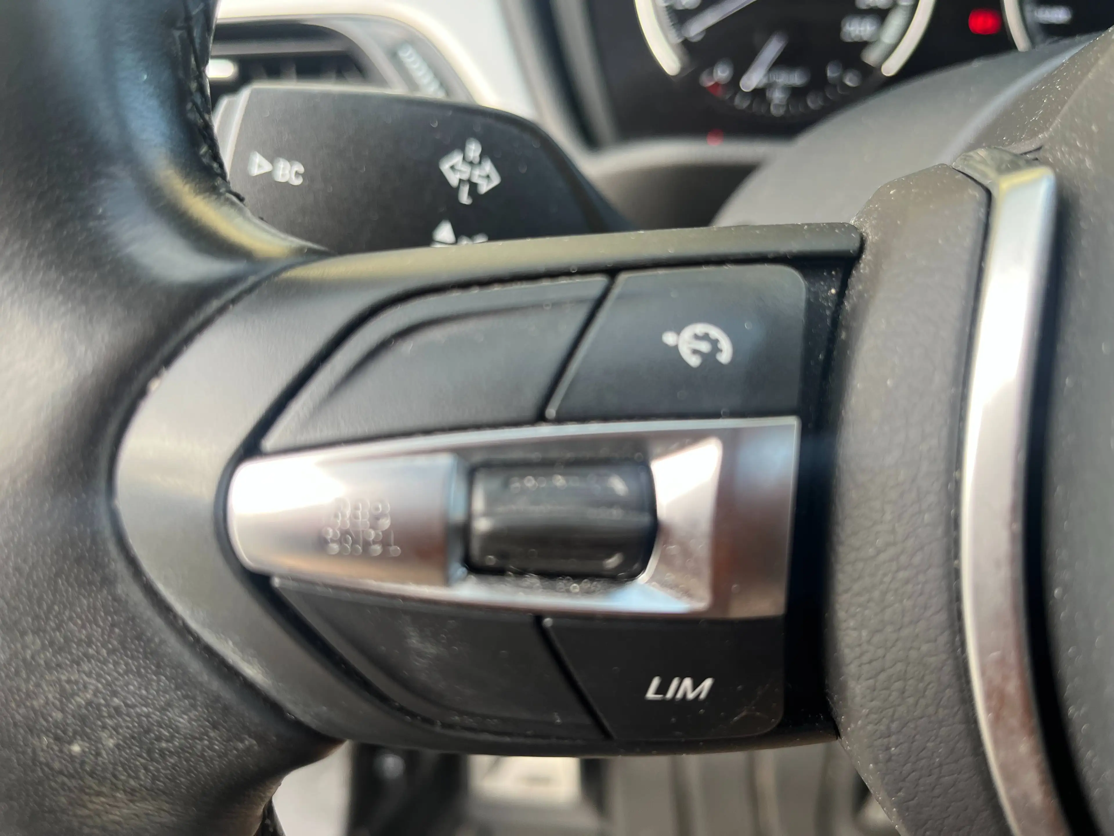 BMW X1 xDrive 18 d M Sport — photo 13