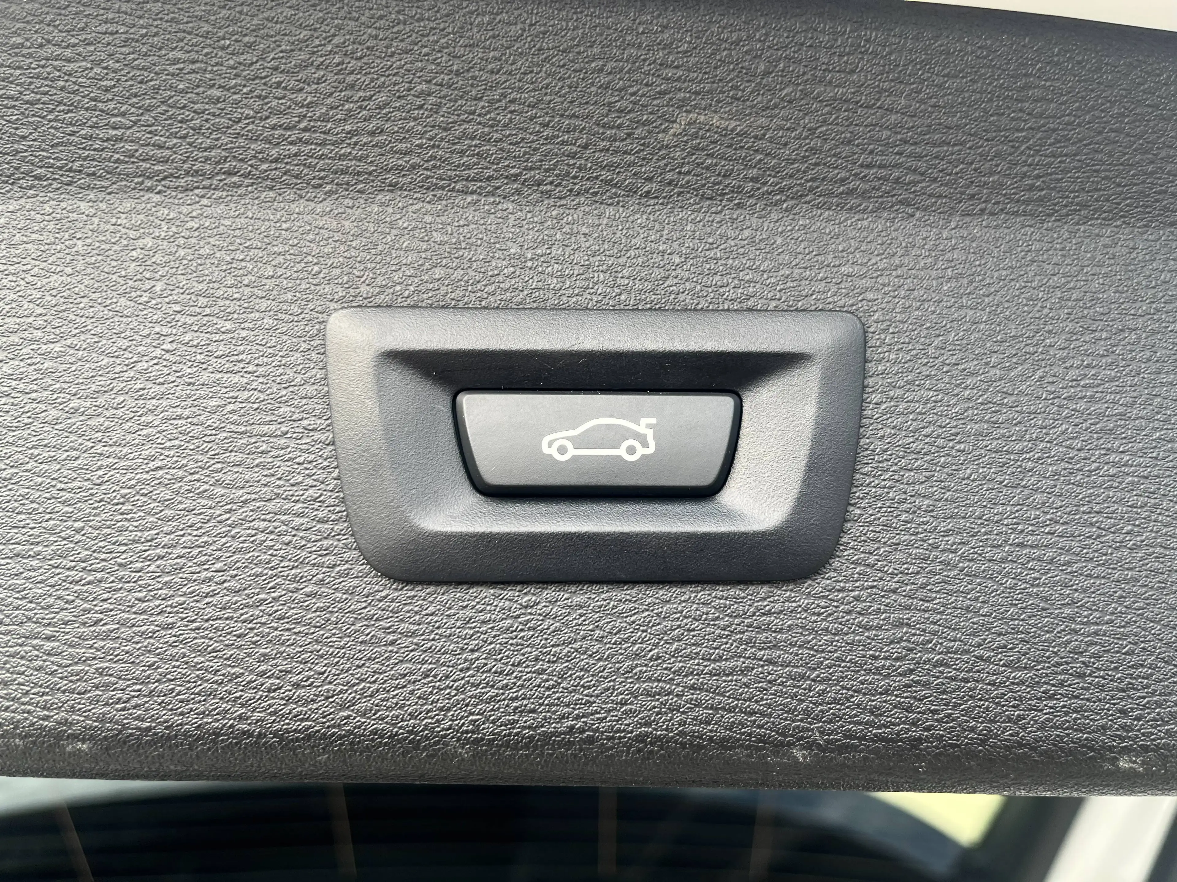 BMW X1 xDrive 18 d M Sport — photo 31