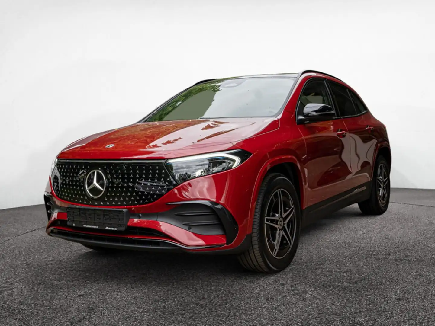 Mercedes-Benz EQA 300 4M AMG-Sport/LED/Cam/Pano/Distr/Night/18 Červená - 1