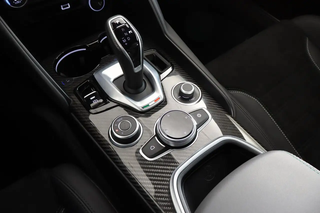 Alfa Romeo Giulia 2022 — фото 14