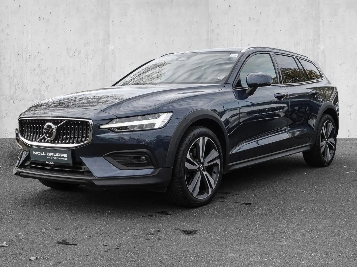 Volvo V60 Cross Country B4 AWD Plus 4xSHZ ACC Blau - 2