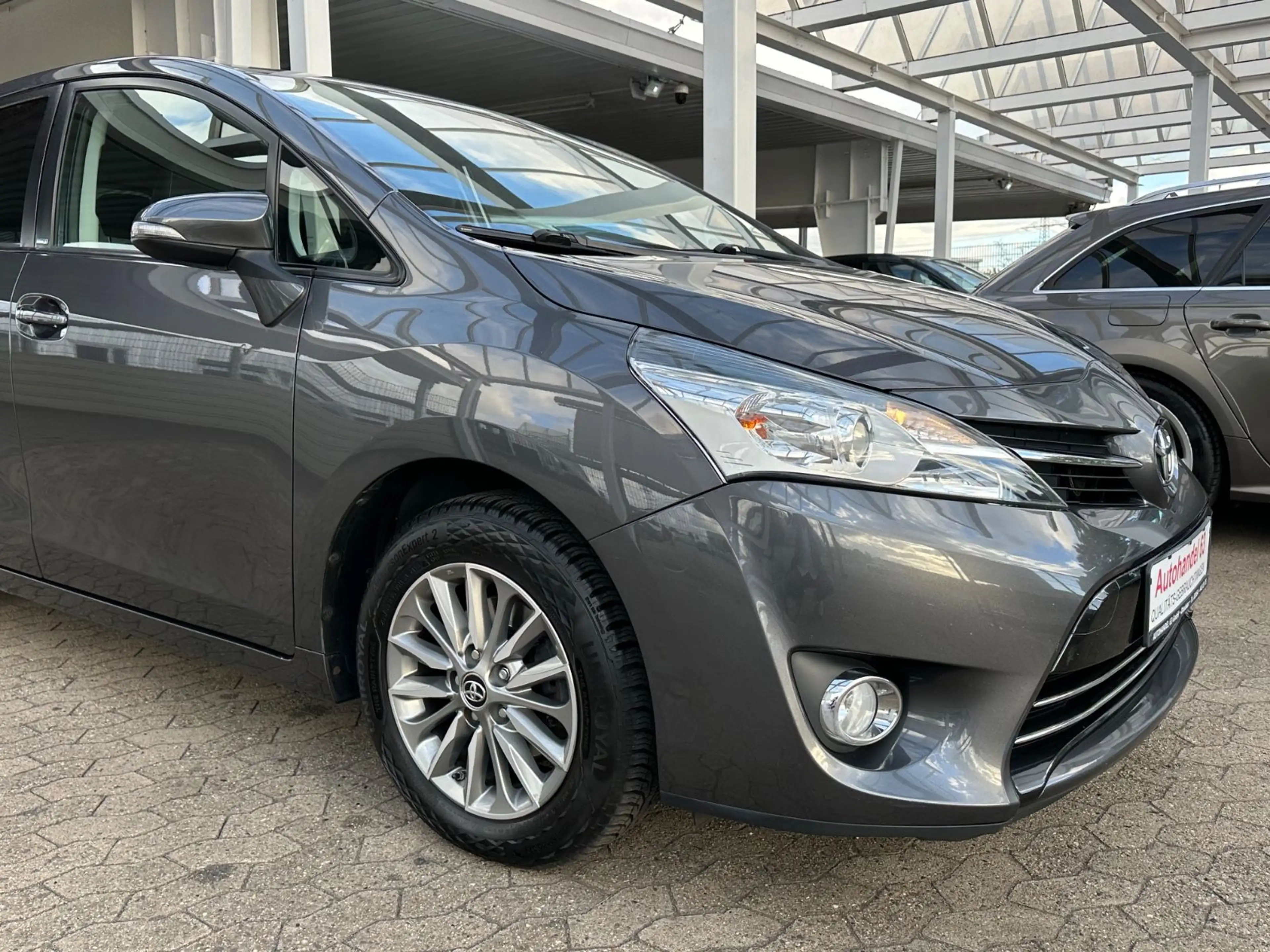 Toyota Verso 1.8 Edition-S*Navi*KlimaT*Alu*1Hand*Funk*T — photo 3