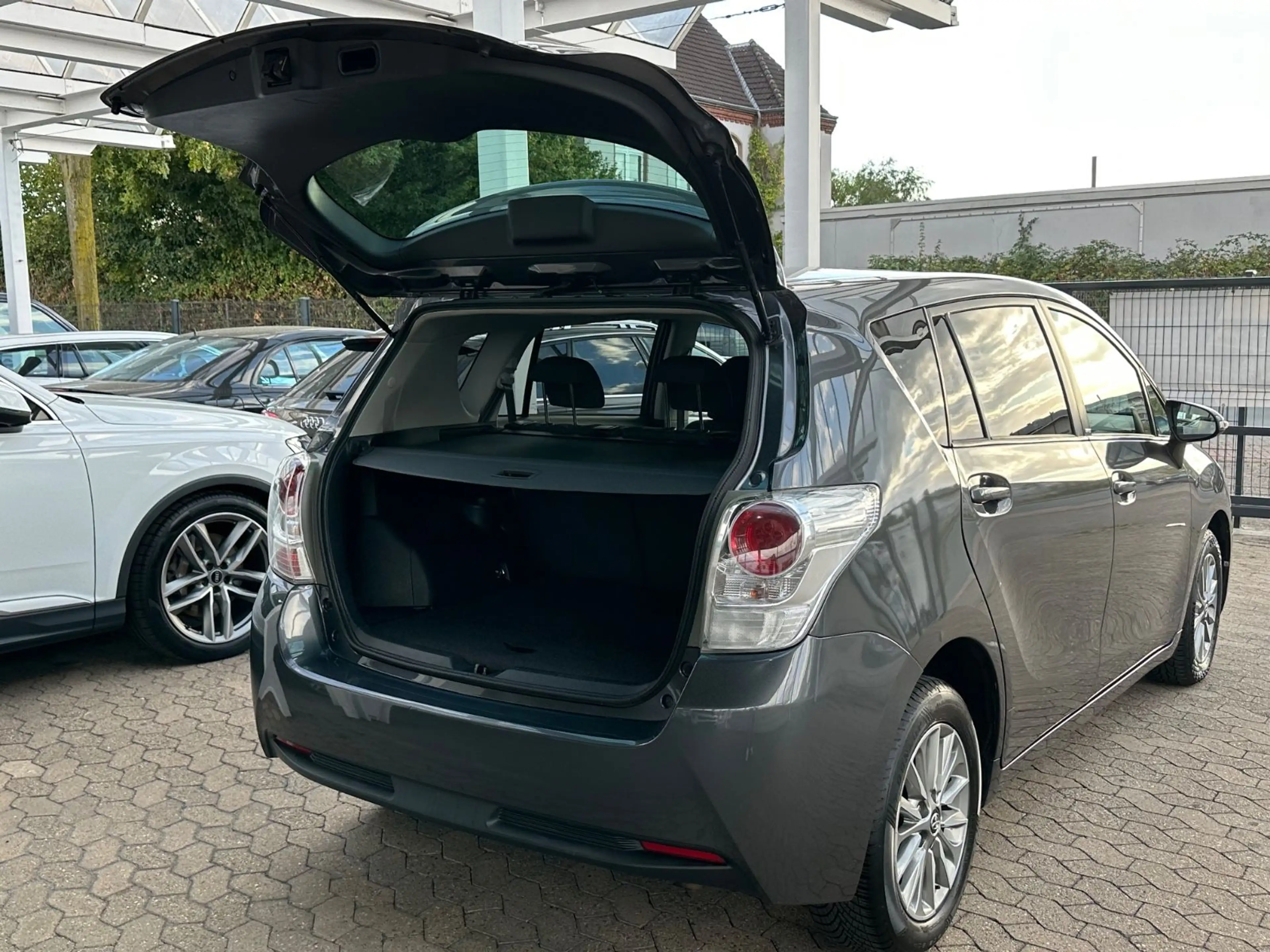 Toyota Verso 1.8 Edition-S*Navi*KlimaT*Alu*1Hand*Funk*T — photo 15