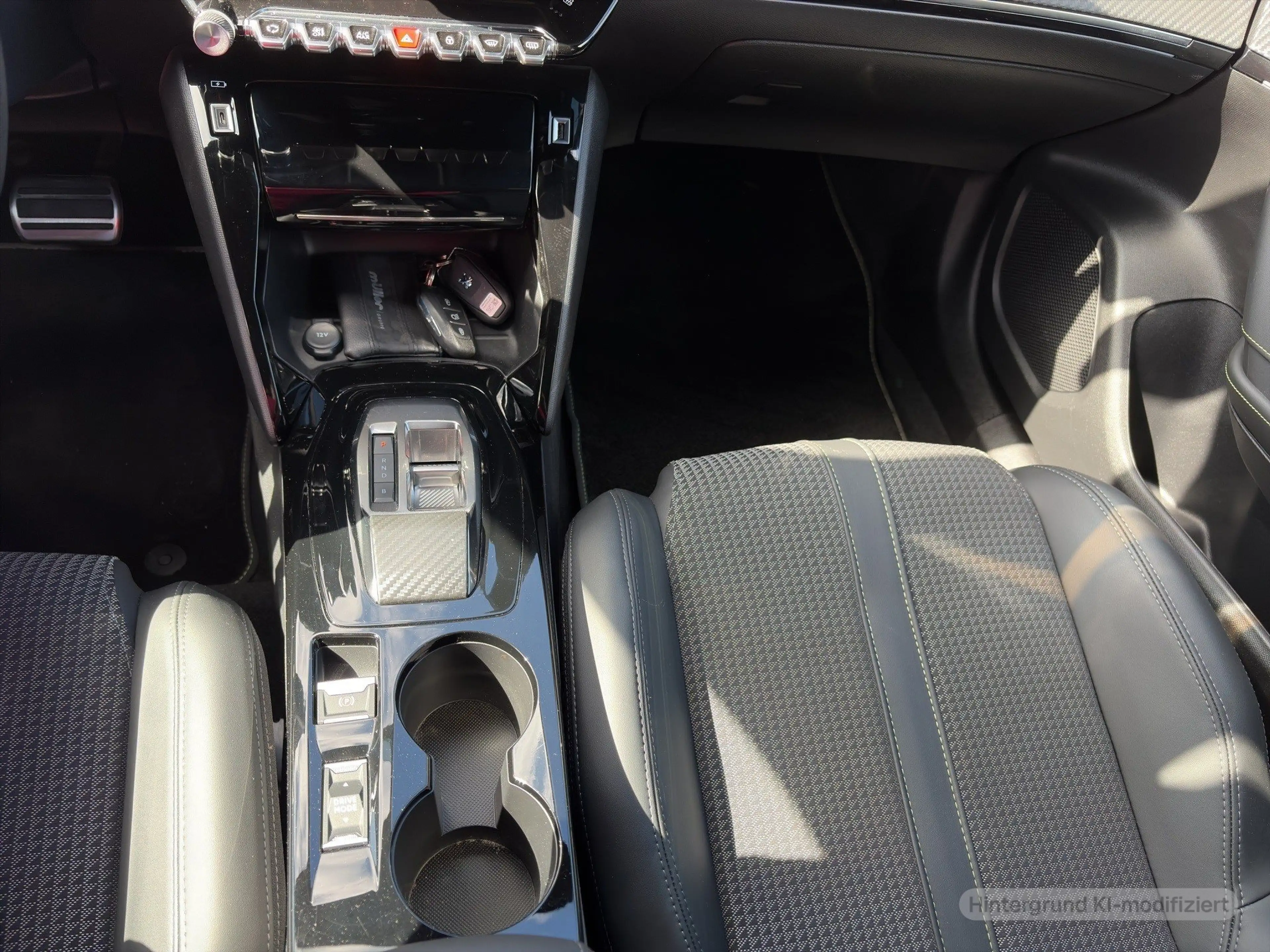 Peugeot e-2008 GT — photo 8