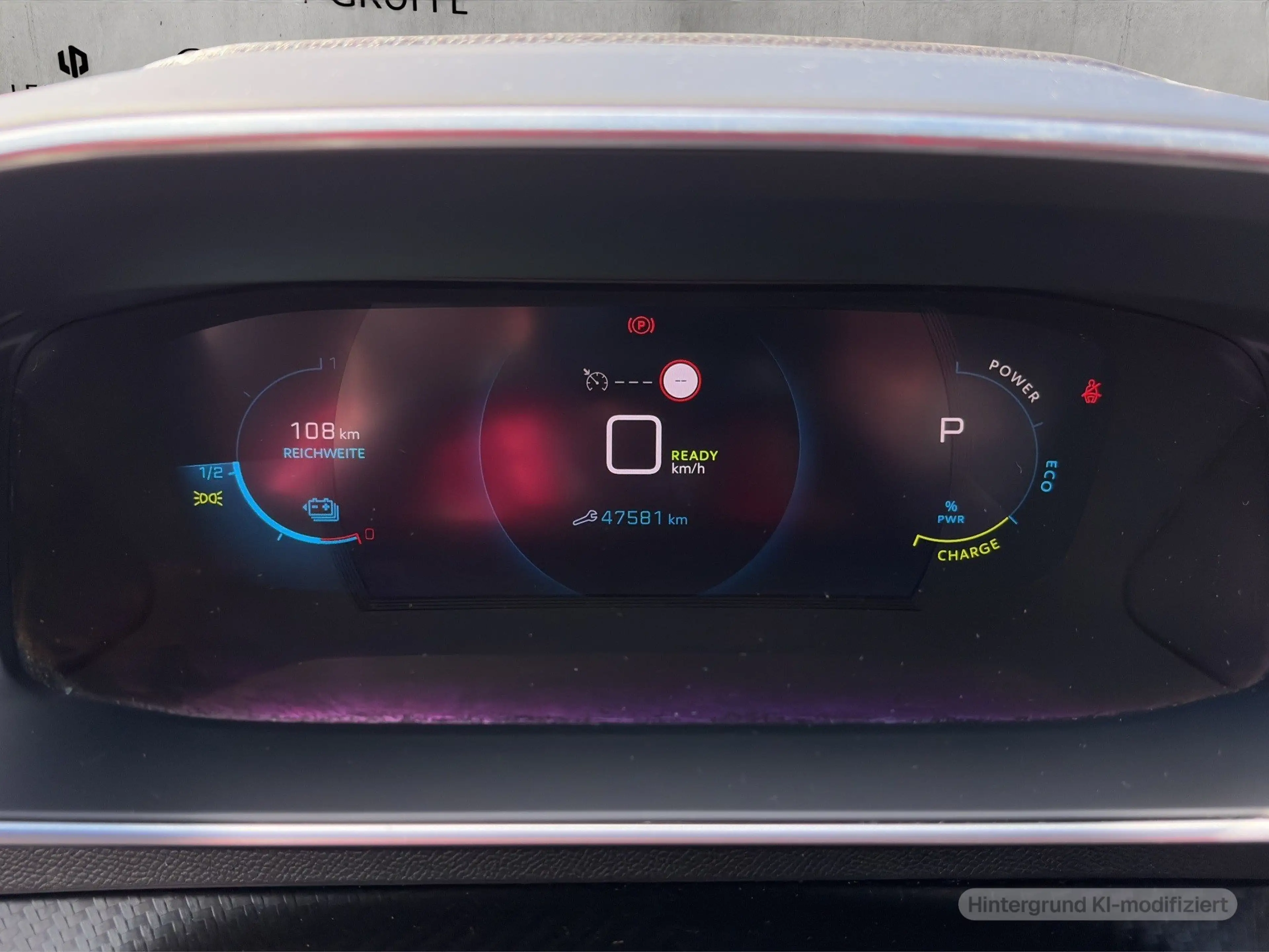 Peugeot e-2008 GT — photo 10