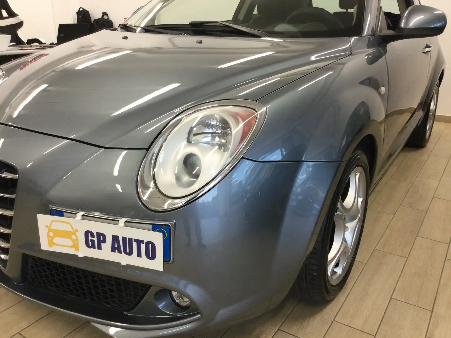Alfa Romeo MiTo 1.6 jtdm Distinctive 120cv Gris - 2