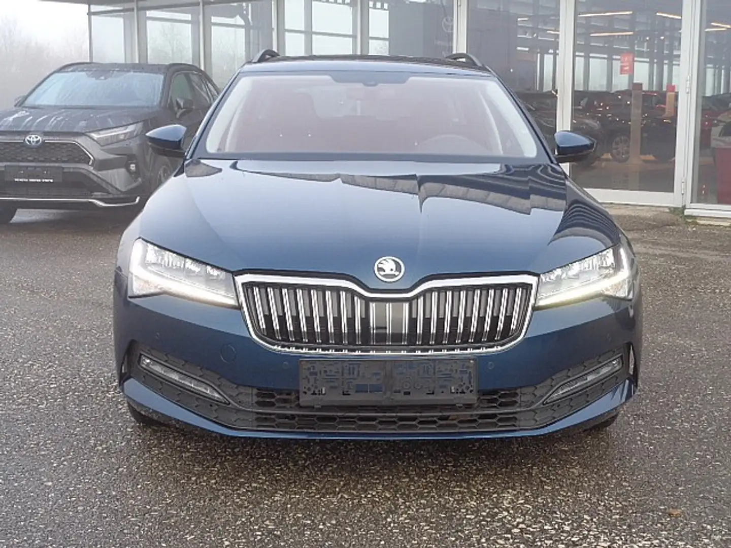 Skoda Superb Kombi 2,0 TDI DSG *LED *Navi *Leder *Top Blau - 2