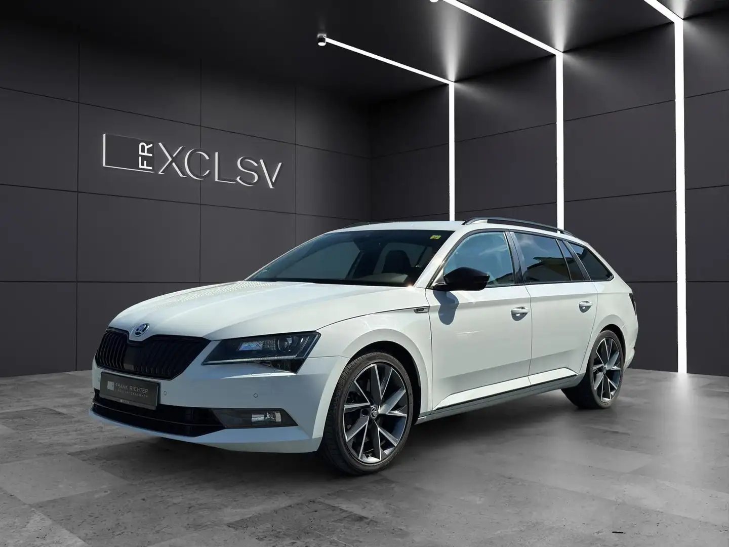 Skoda Superb 2.0TSI Sportline 4x4*Leder*Navi*Xenon*AHK Blanc - 1