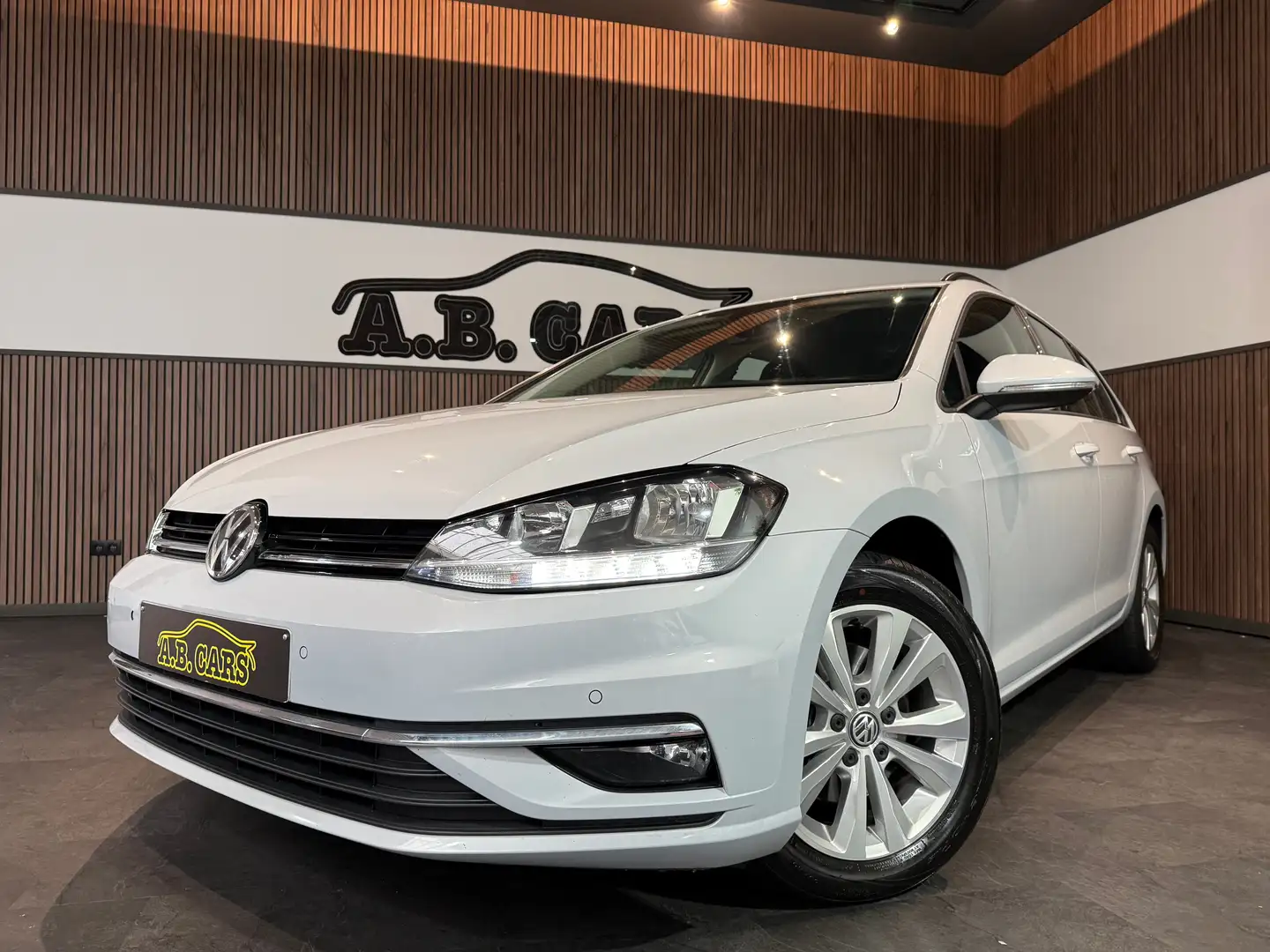 Volkswagen Golf Variant 1.0 TSI *GARANTIE 12MOIS*VIRTUAL COCKPIT* Wit - 1