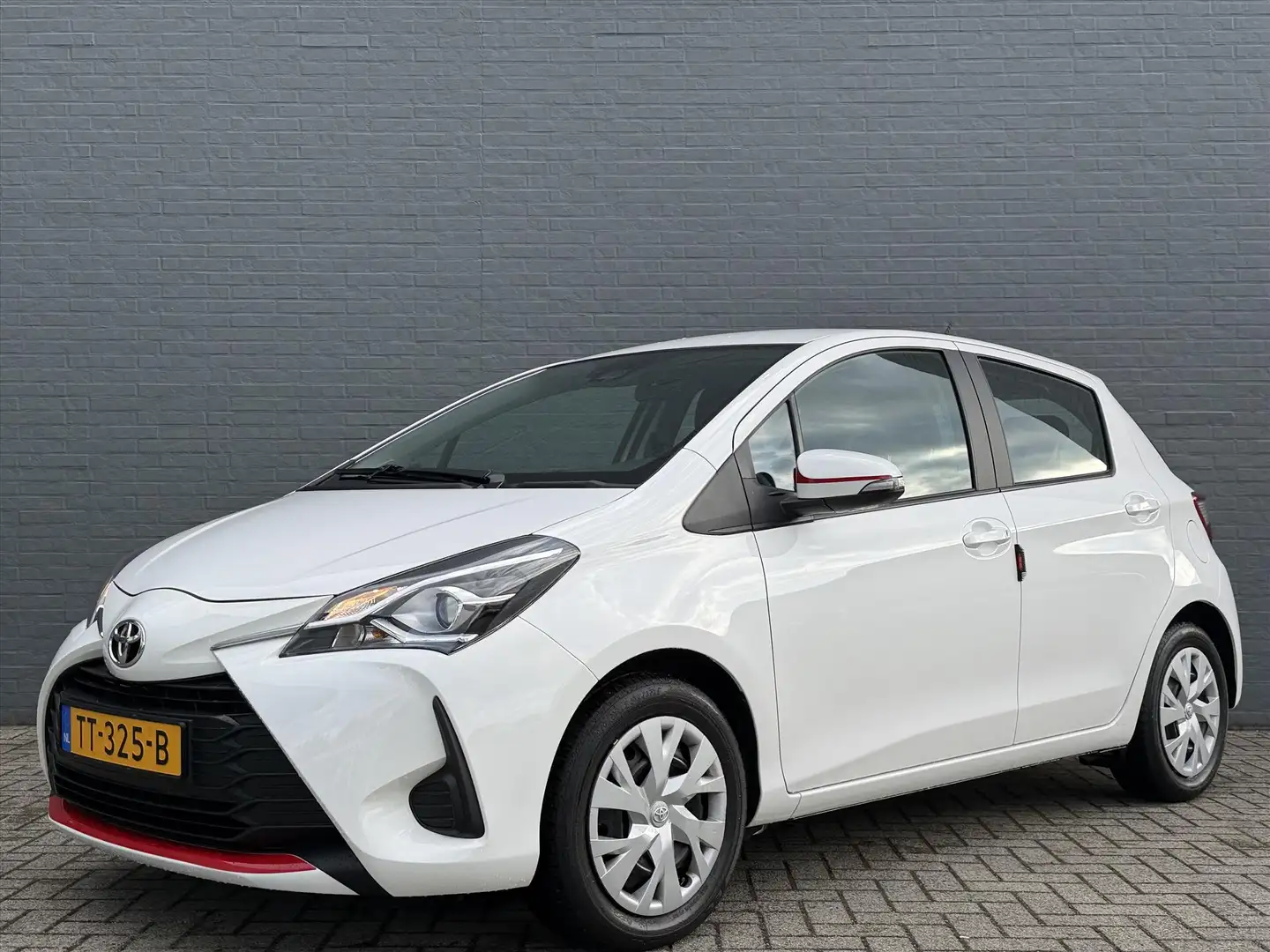 Toyota Yaris 1.5 VVT-i 111pk 5D CVT Active | Automaat | Cruise Wit - 2
