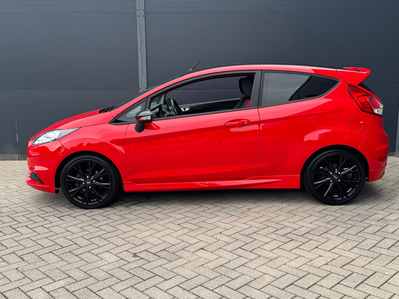 Ford Fiesta 1.0 EcoBoost Red/Black Edition — photo 9