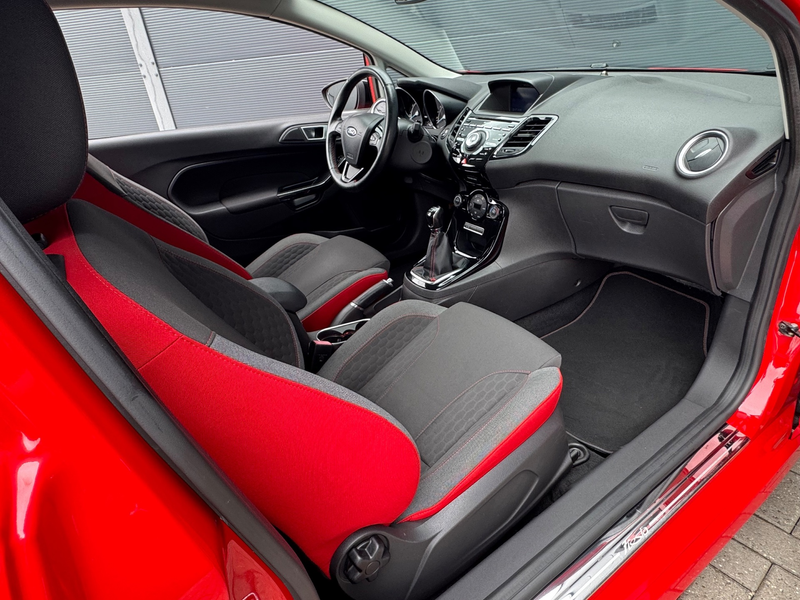 Ford Fiesta 1.0 EcoBoost Red/Black Edition — photo 12