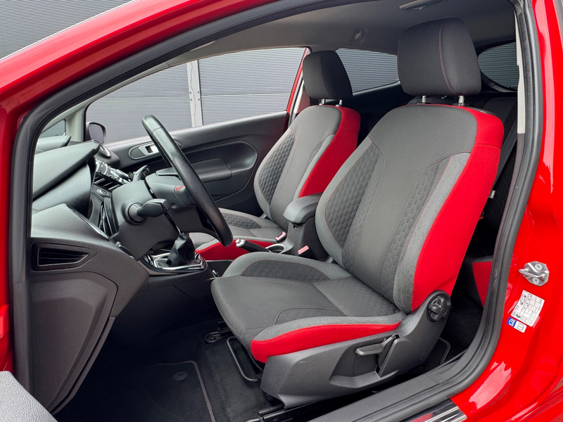 Ford Fiesta 1.0 EcoBoost Red/Black Edition — photo 6
