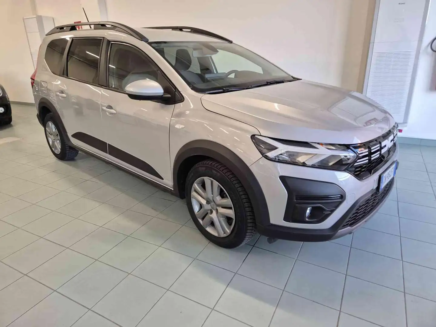 Dacia Jogger 1.0 TCe 110 CV 7 posti Expression Gris - 1