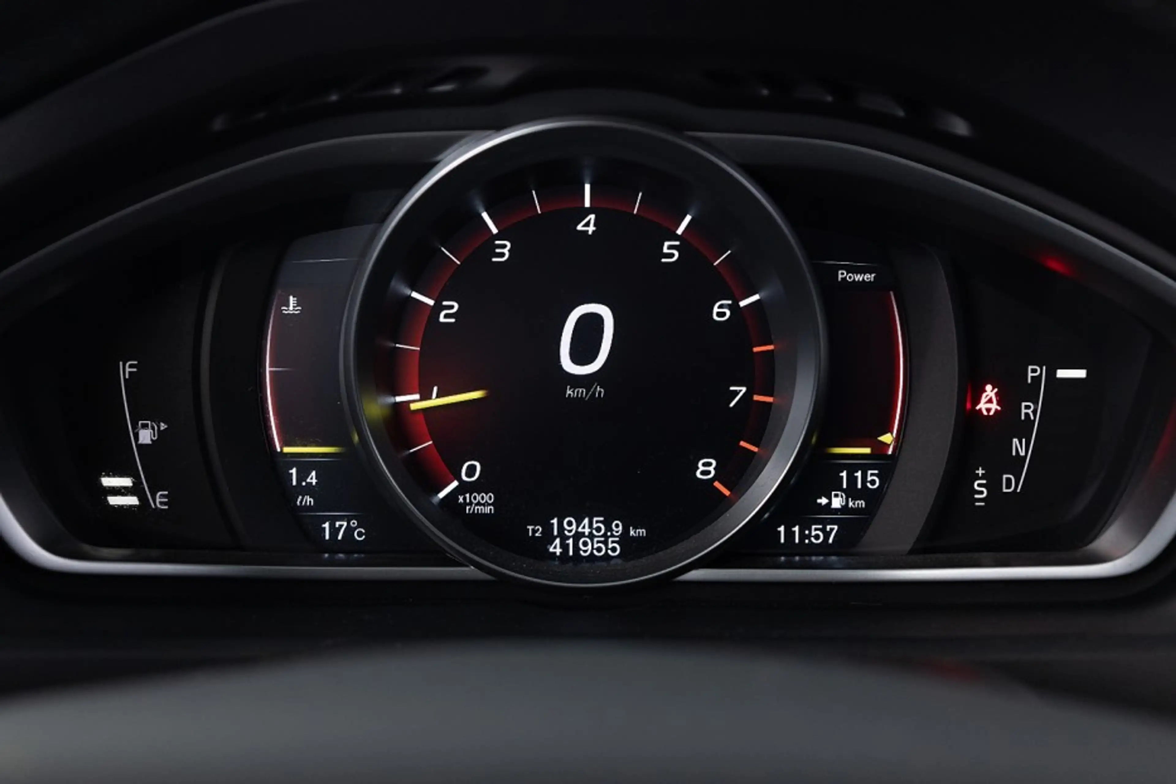 Volvo V40 Cross Country 1.5 T3 Polar+ Luxury | LEDER | PANORAMA . — photo 28