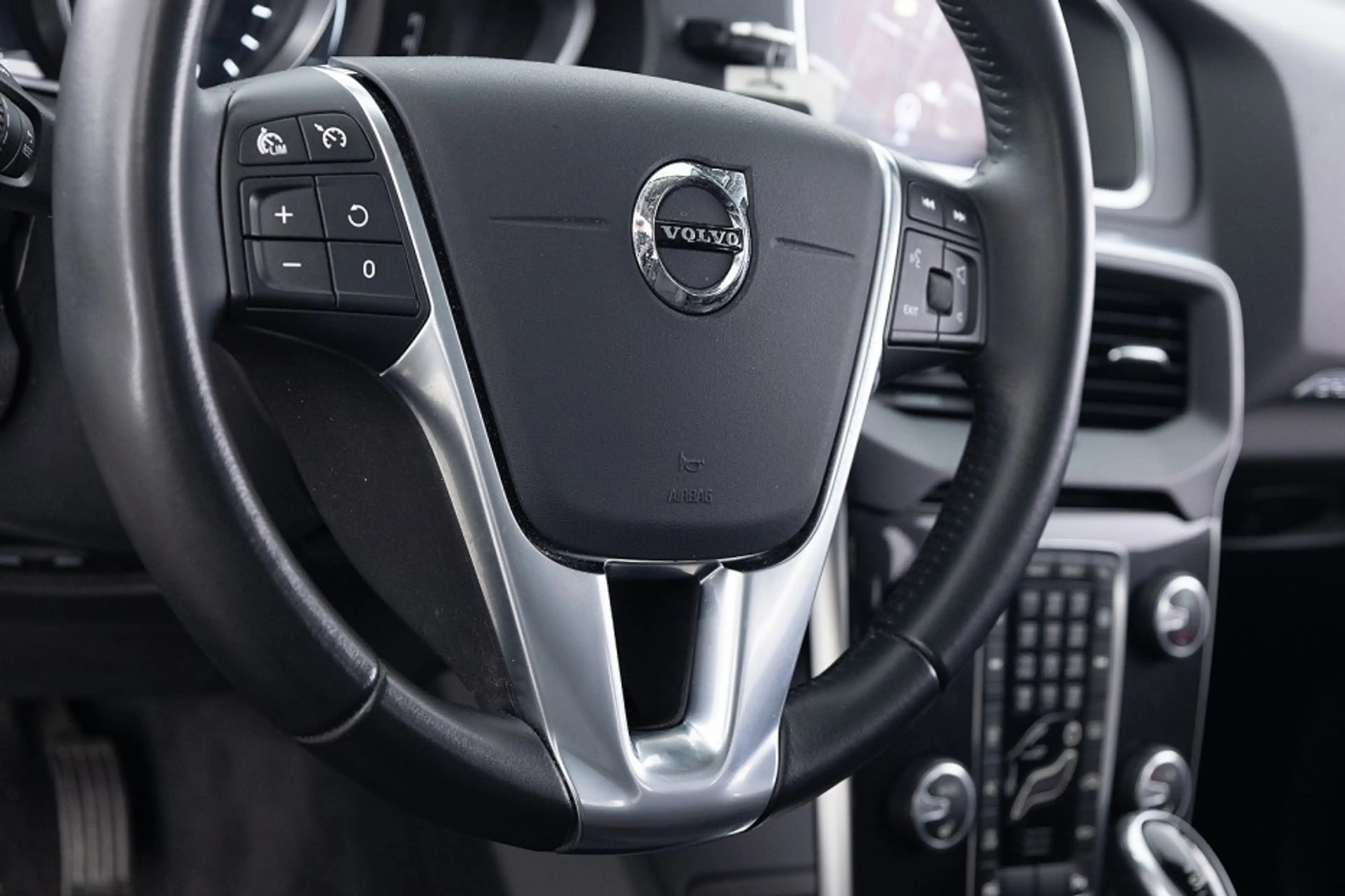 Volvo V40 Cross Country 1.5 T3 Polar+ Luxury | LEDER | PANORAMA . — photo 14