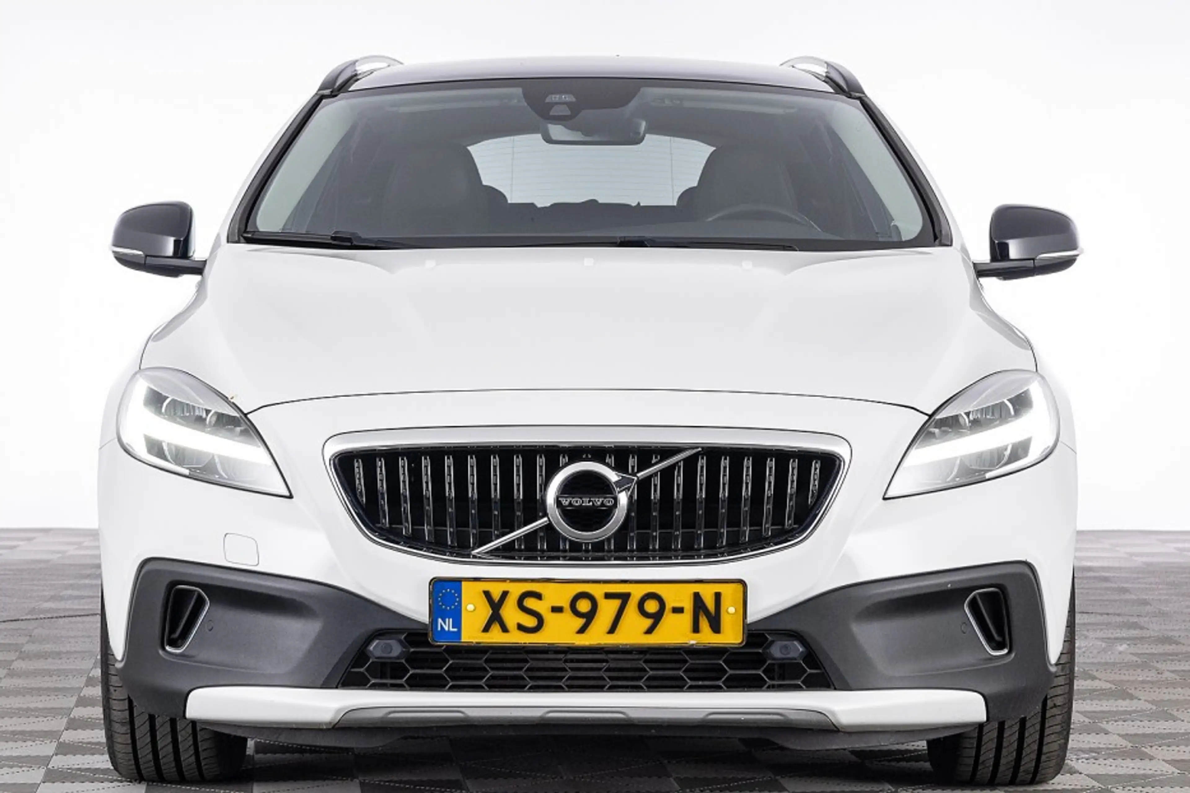 Volvo V40 Cross Country 1.5 T3 Polar+ Luxury | LEDER | PANORAMA . — photo 31