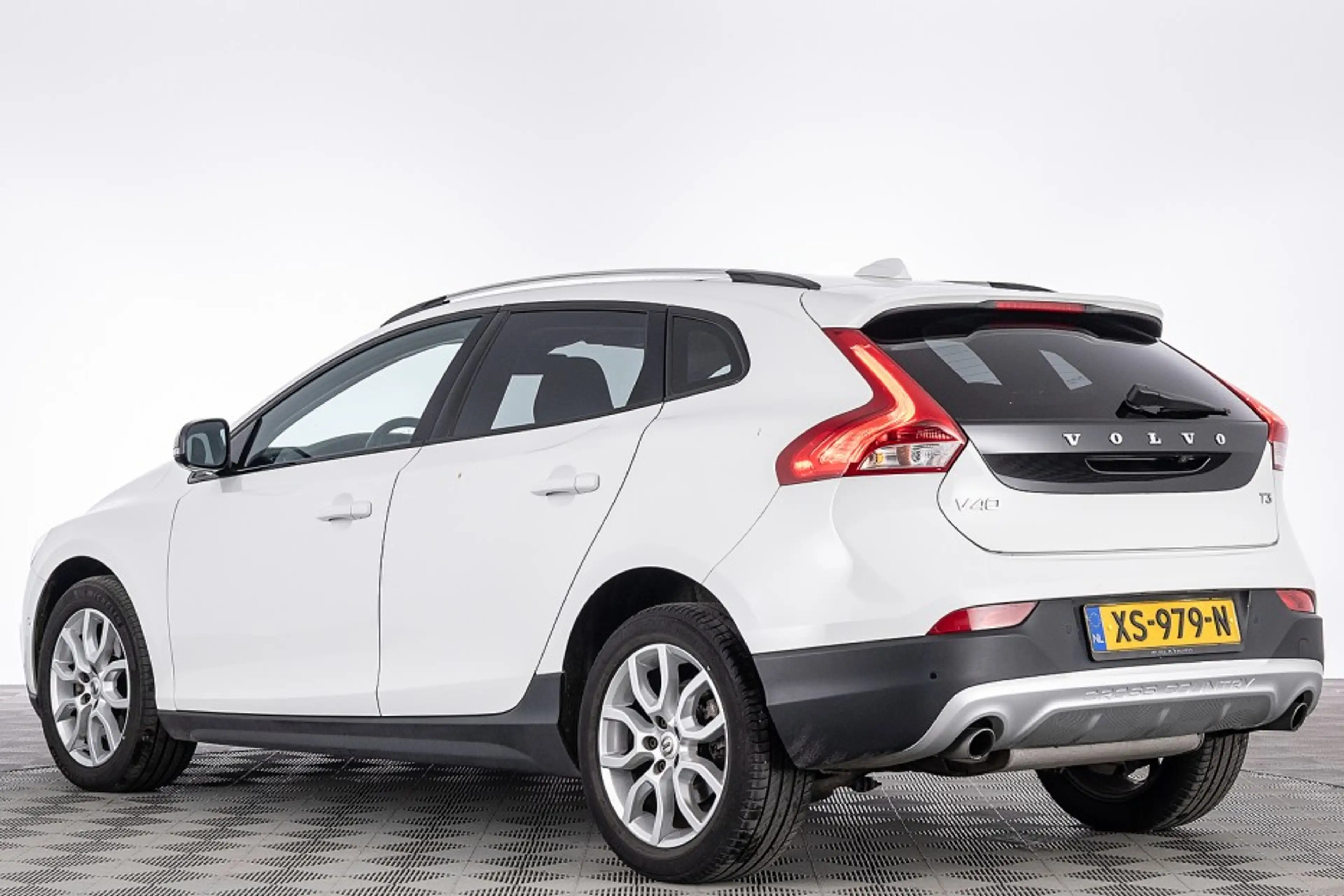 Volvo V40 Cross Country 1.5 T3 Polar+ Luxury | LEDER | PANORAMA . — photo 2