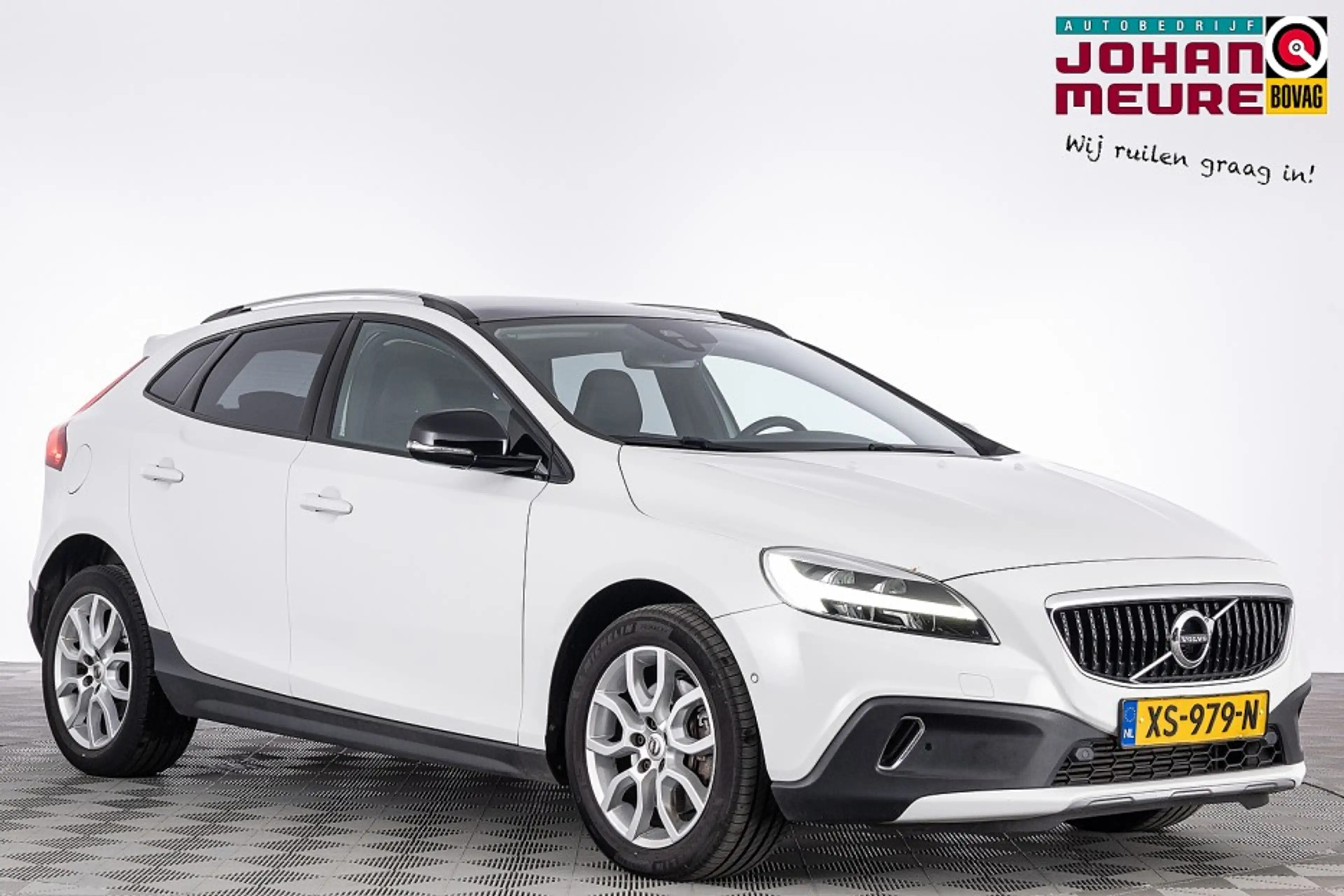 Volvo V40 Cross Country 1.5 T3 Polar+ Luxury | LEDER | PANORAMA .