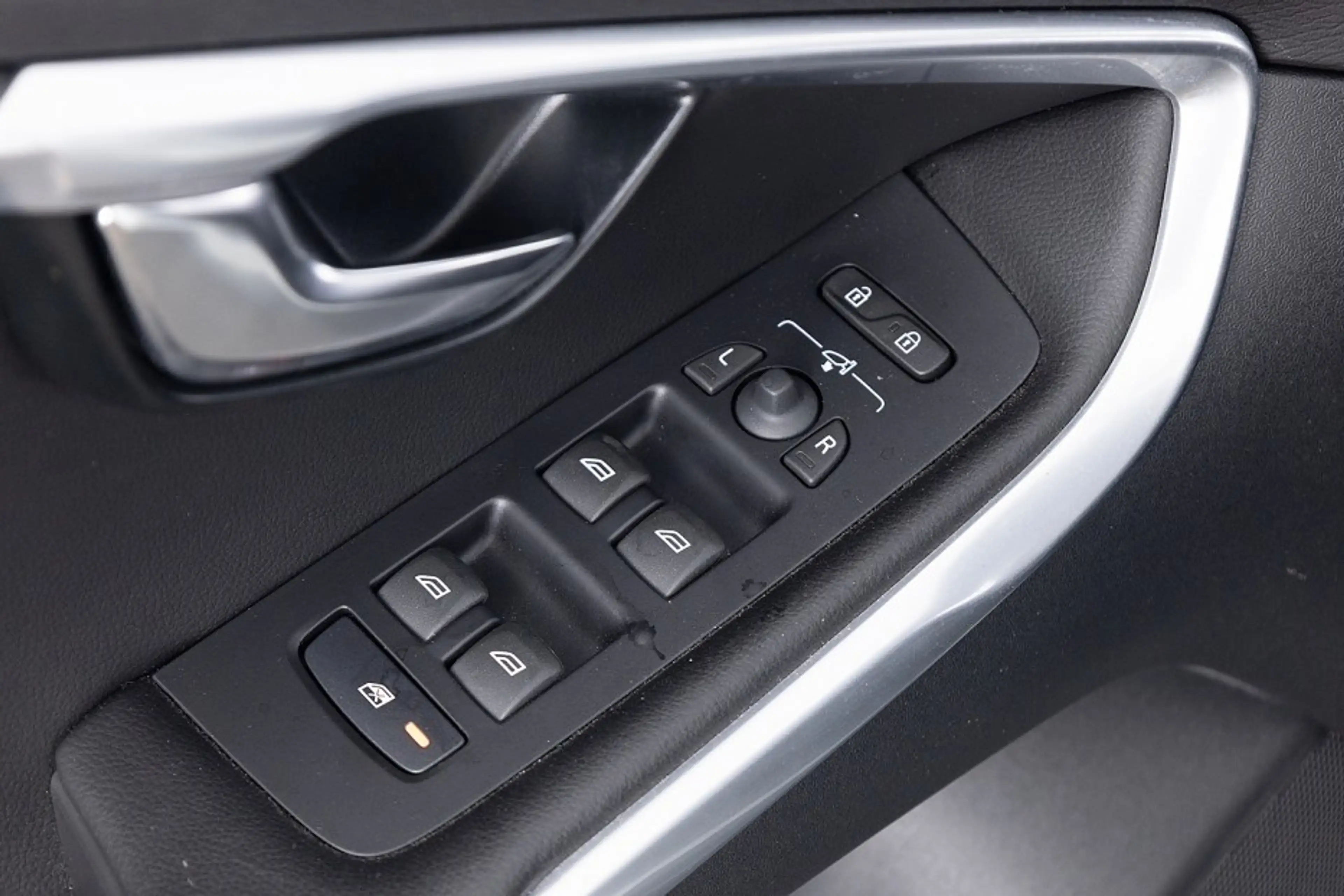 Volvo V40 Cross Country 1.5 T3 Polar+ Luxury | LEDER | PANORAMA . — photo 13