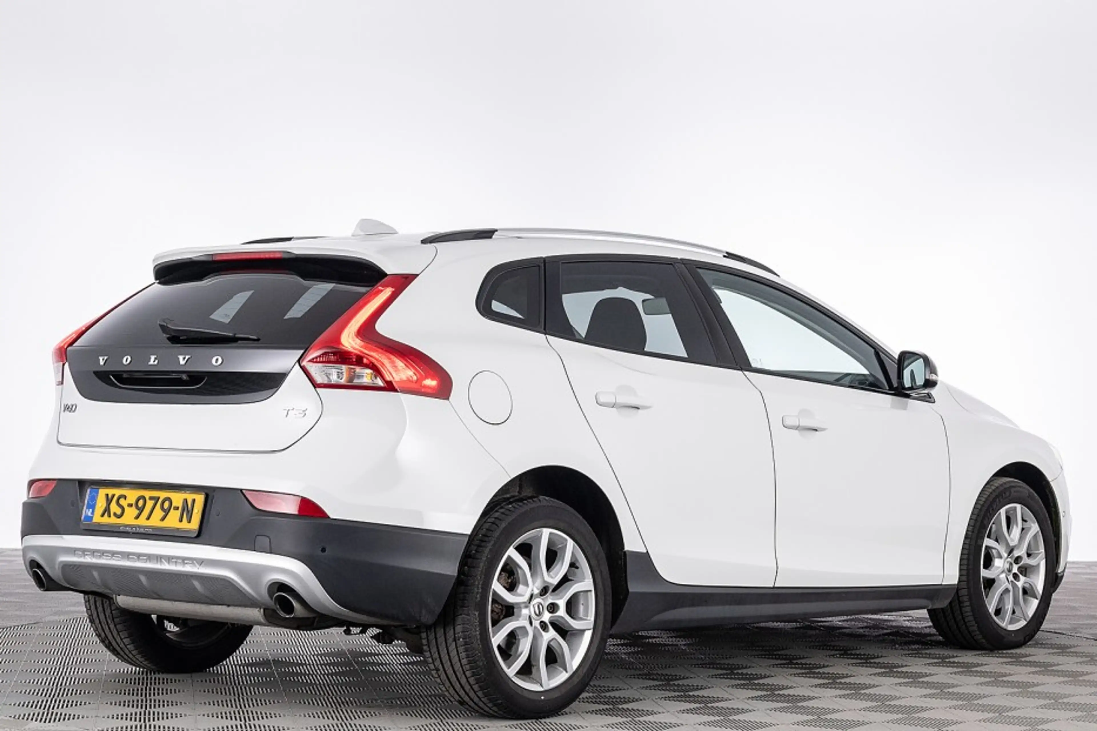 Volvo V40 Cross Country 1.5 T3 Polar+ Luxury | LEDER | PANORAMA . — photo 35