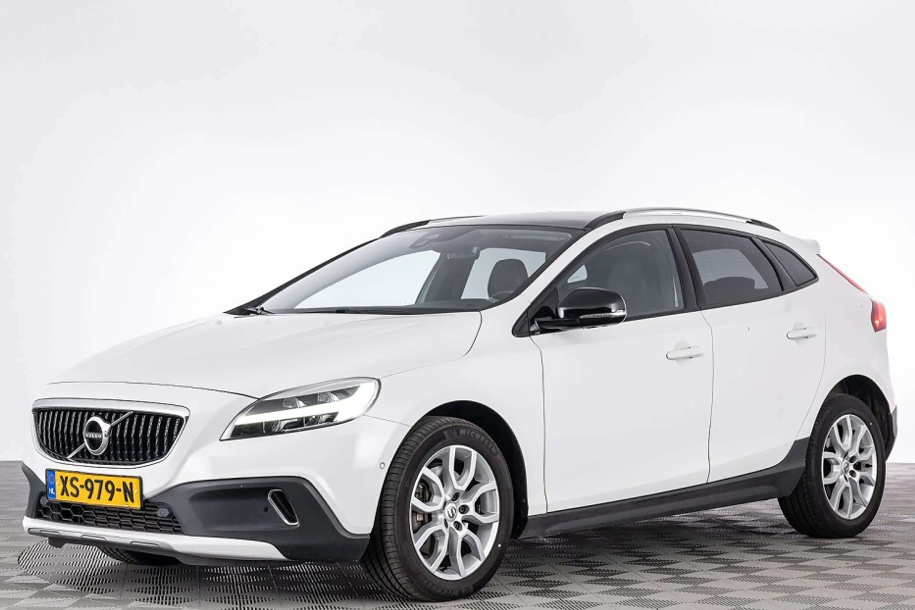 Volvo V40 Cross Country 1.5 T3 Polar+ Luxury | LEDER | PANORAMA . — photo 36