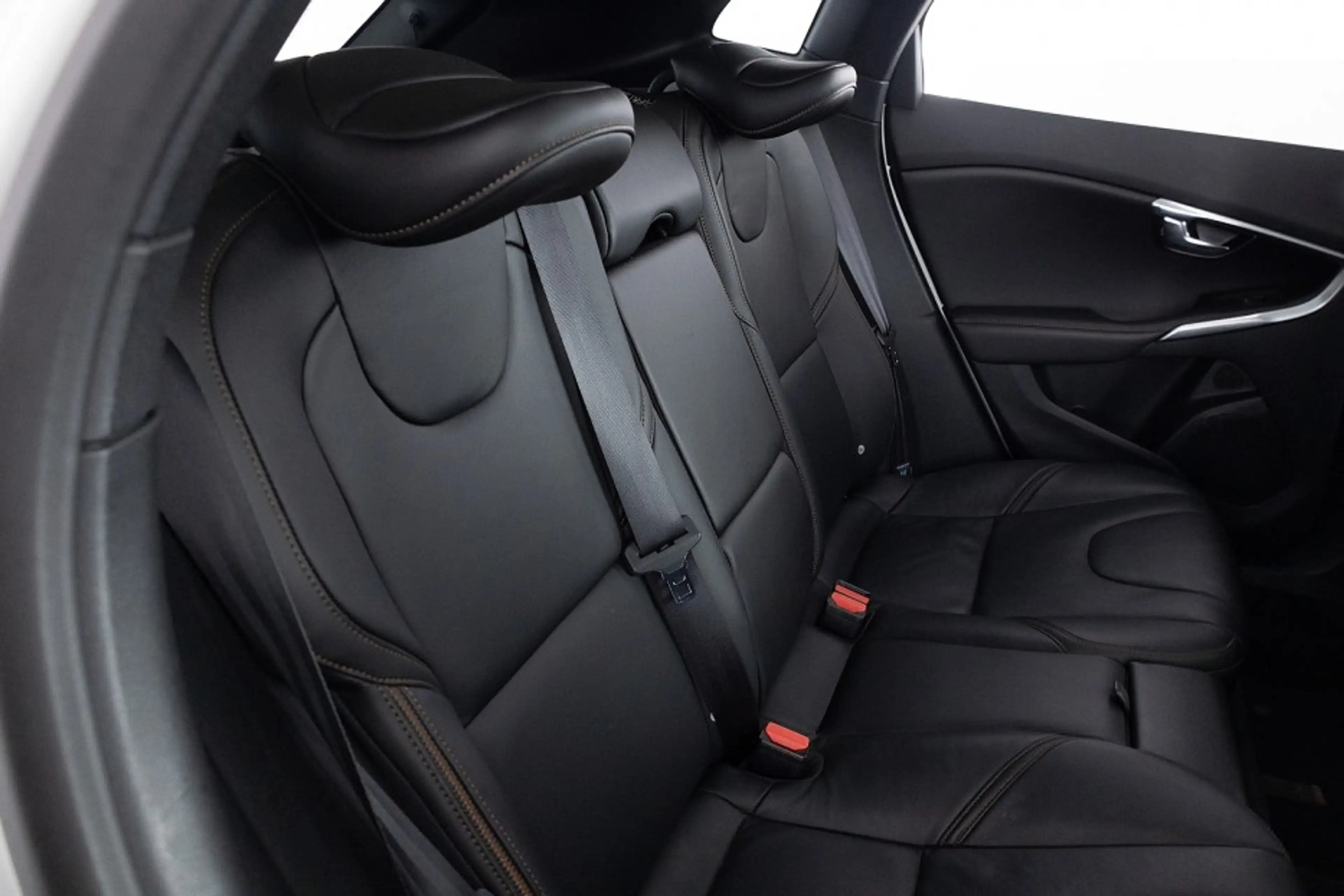Volvo V40 Cross Country 1.5 T3 Polar+ Luxury | LEDER | PANORAMA . — photo 11