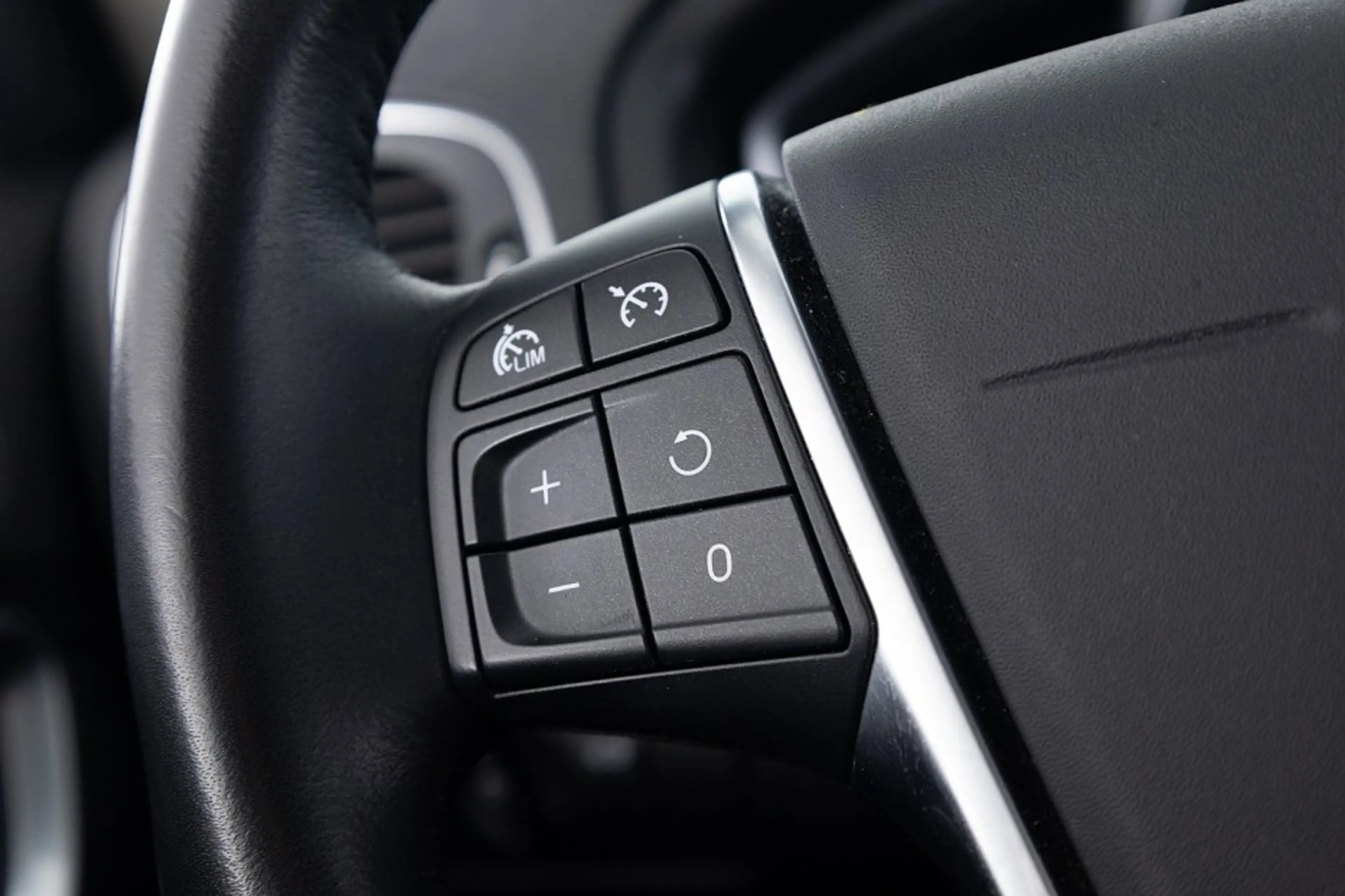 Volvo V40 Cross Country 1.5 T3 Polar+ Luxury | LEDER | PANORAMA . — photo 24