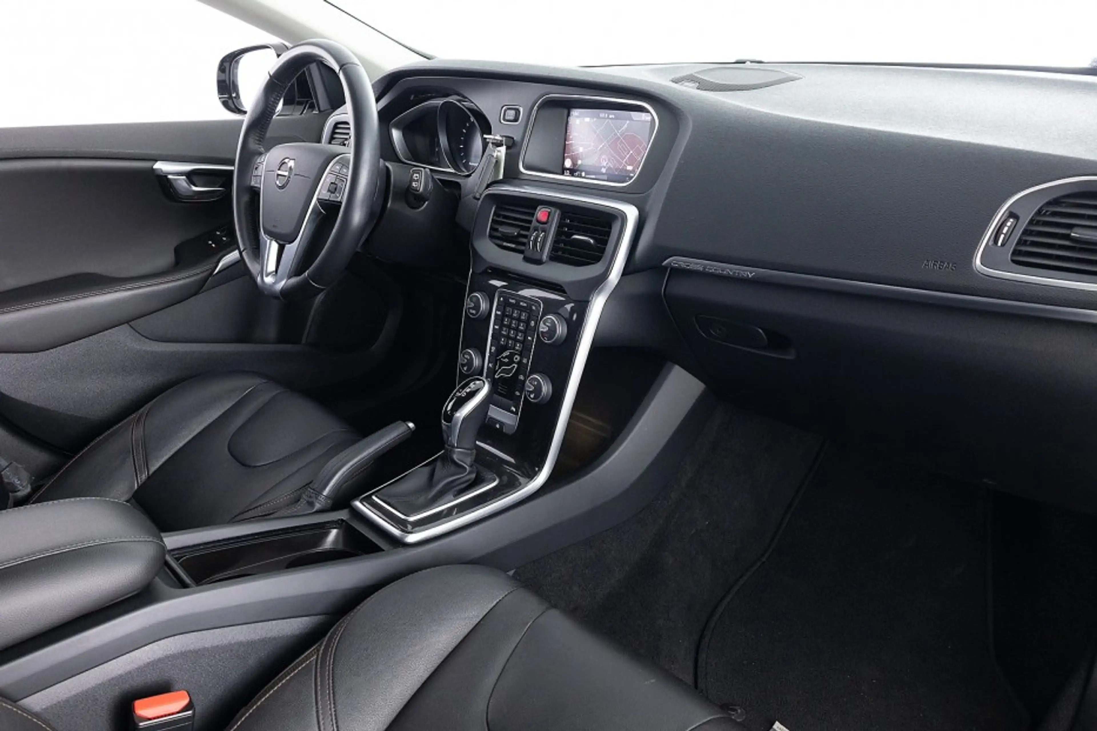 Volvo V40 Cross Country 1.5 T3 Polar+ Luxury | LEDER | PANORAMA . — photo 4