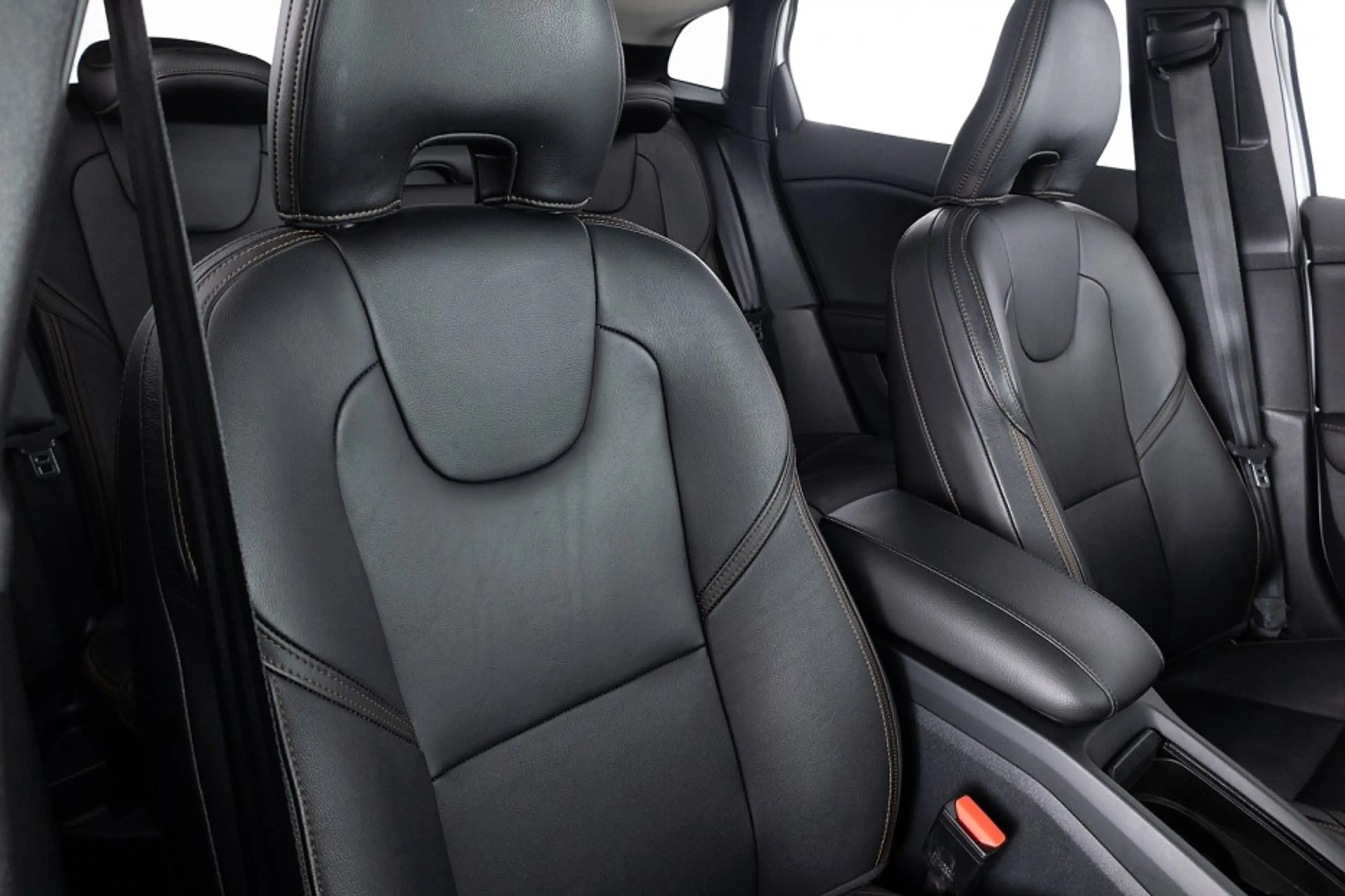 Volvo V40 Cross Country 1.5 T3 Polar+ Luxury | LEDER | PANORAMA . — photo 6