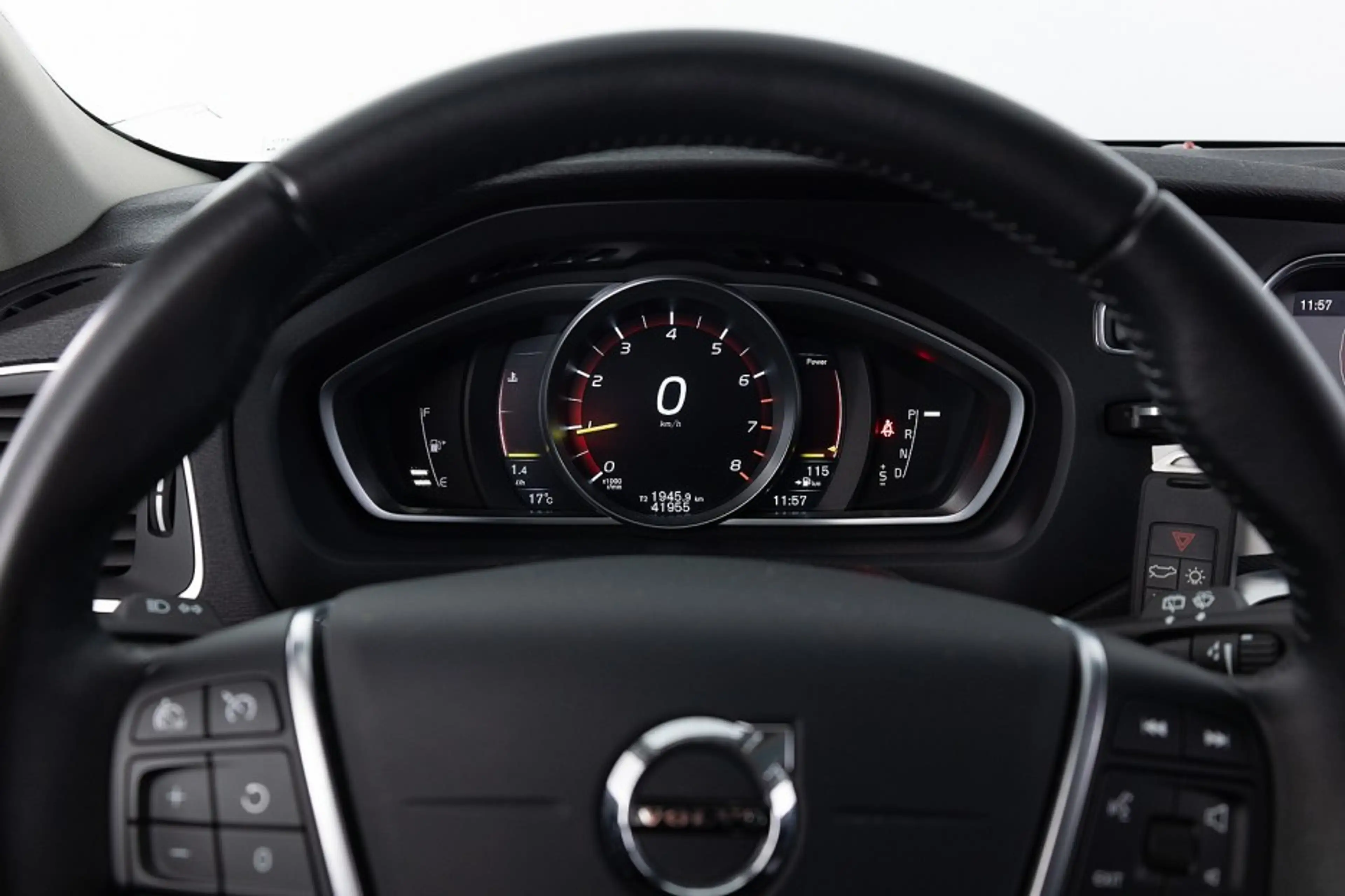 Volvo V40 Cross Country 1.5 T3 Polar+ Luxury | LEDER | PANORAMA . — photo 27