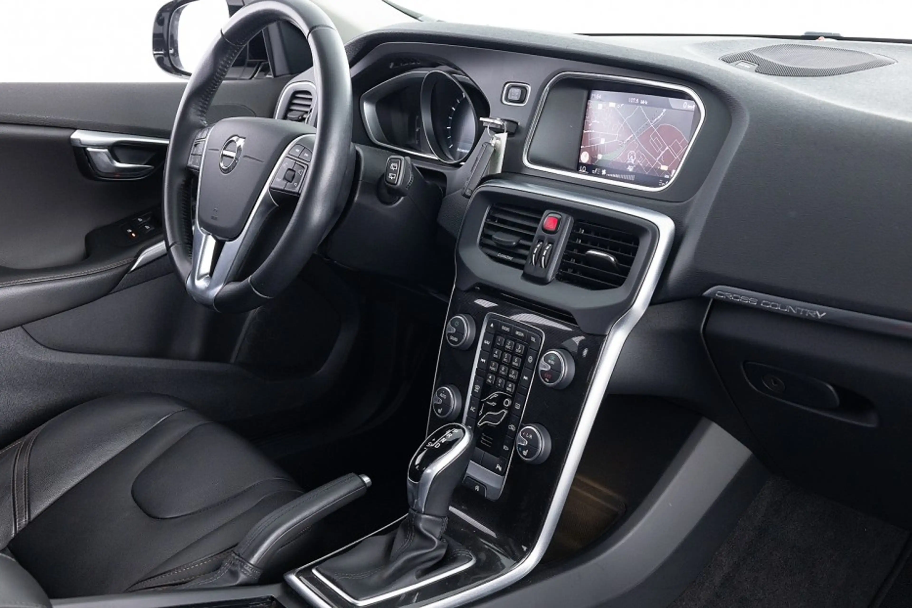 Volvo V40 Cross Country 1.5 T3 Polar+ Luxury | LEDER | PANORAMA . — photo 3