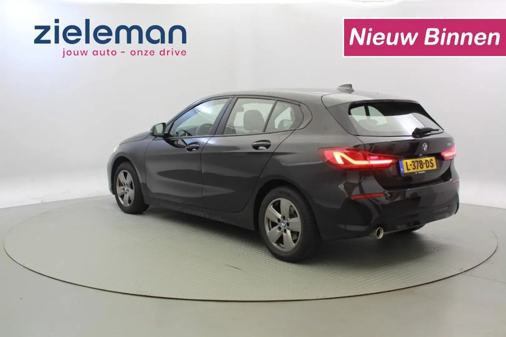 BMW 118 118i Automaat - Digitaal Cockpit, Cruise, Carplay Zwart - 2